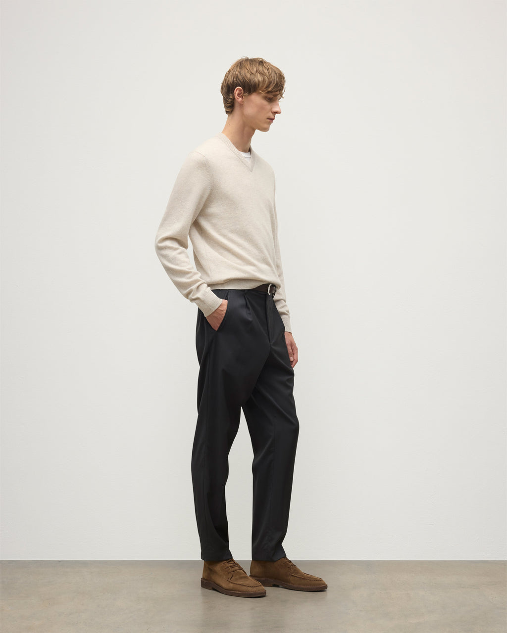 Johnstons of Elgin - Rory Natural Classic Cashmere V - Neck Jumper