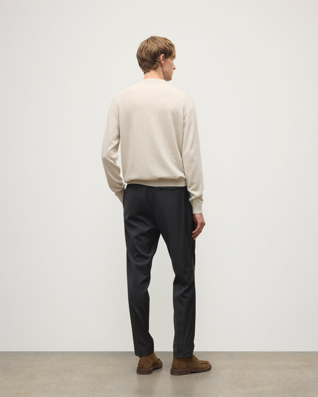 Johnstons of Elgin - Rory Natural Classic Cashmere V - Neck Jumper