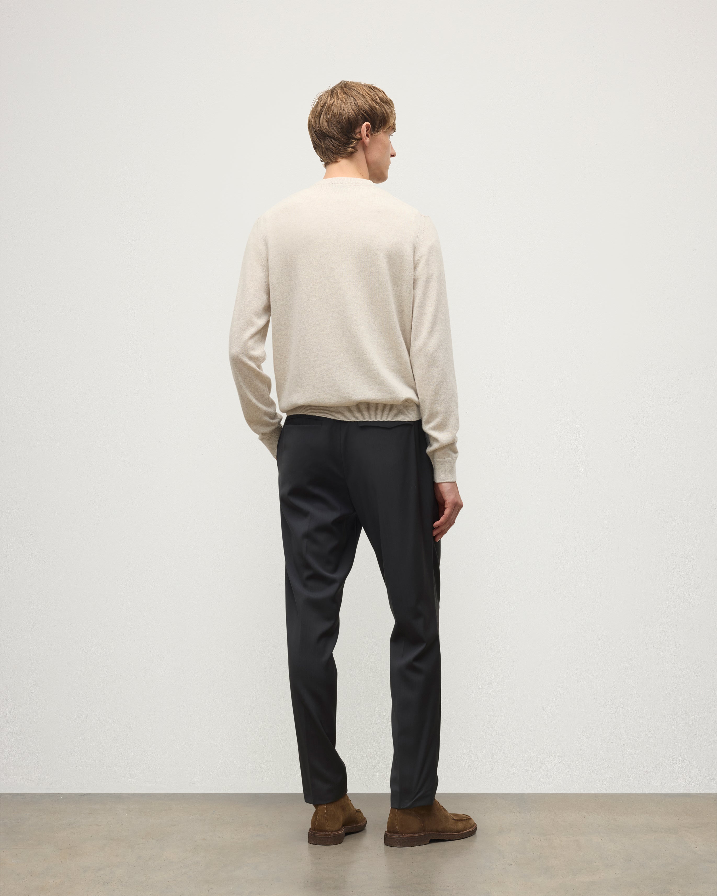 Johnstons of Elgin - Rory Natural Classic Cashmere V - Neck Jumper