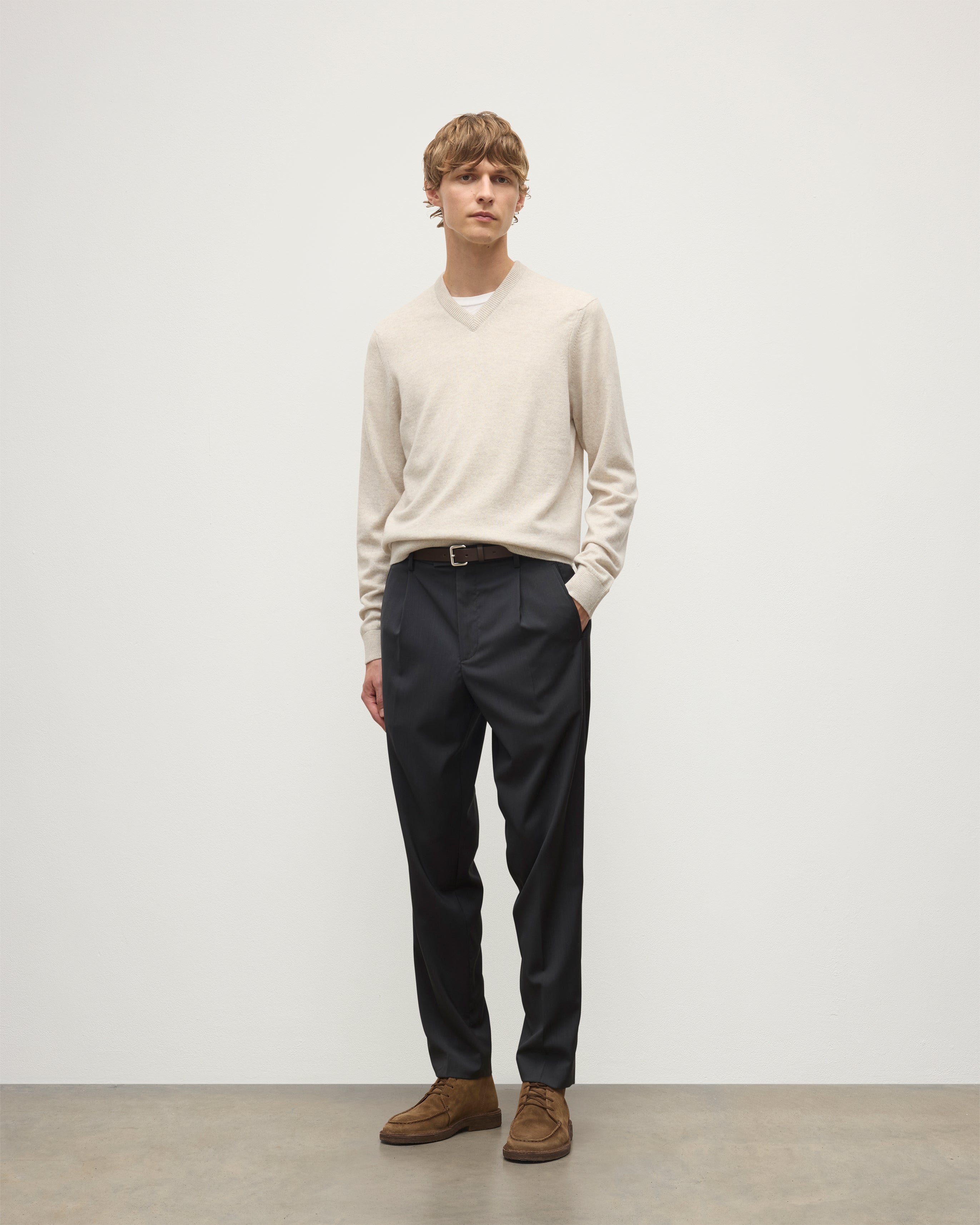 Johnstons of Elgin - Rory Natural Classic Cashmere V - Neck Jumper