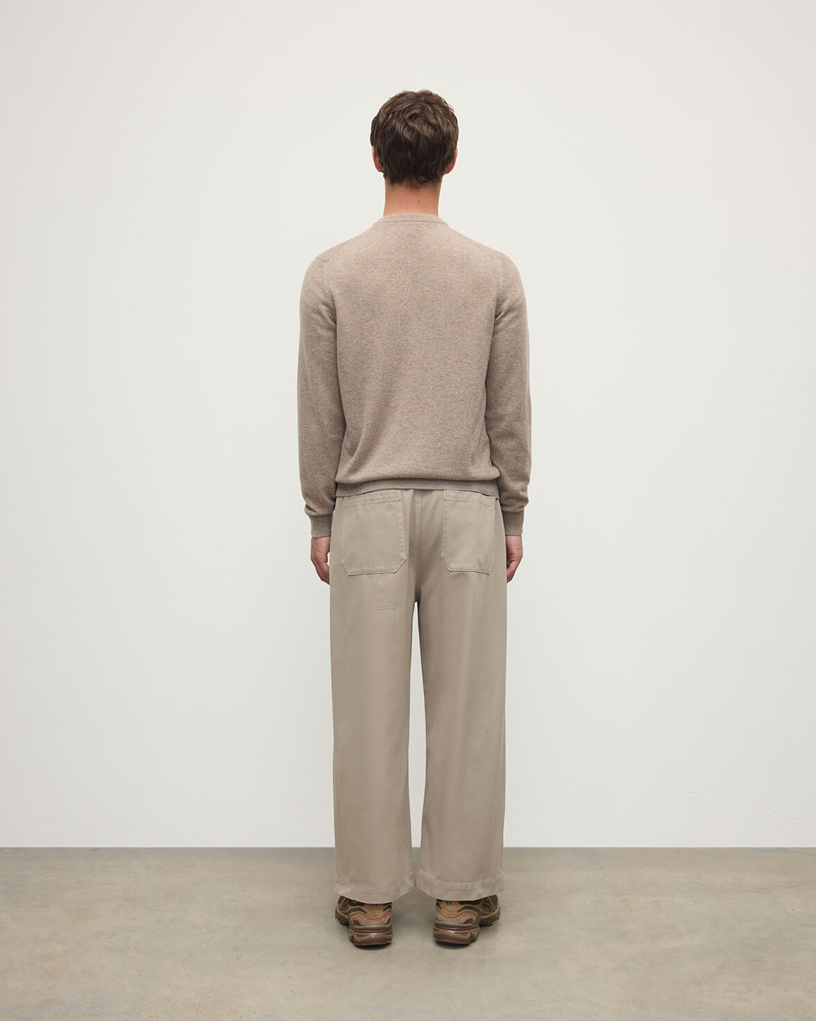 Johnstons of Elgin - Rory Brown Classic Cashmere V - Neck Jumper