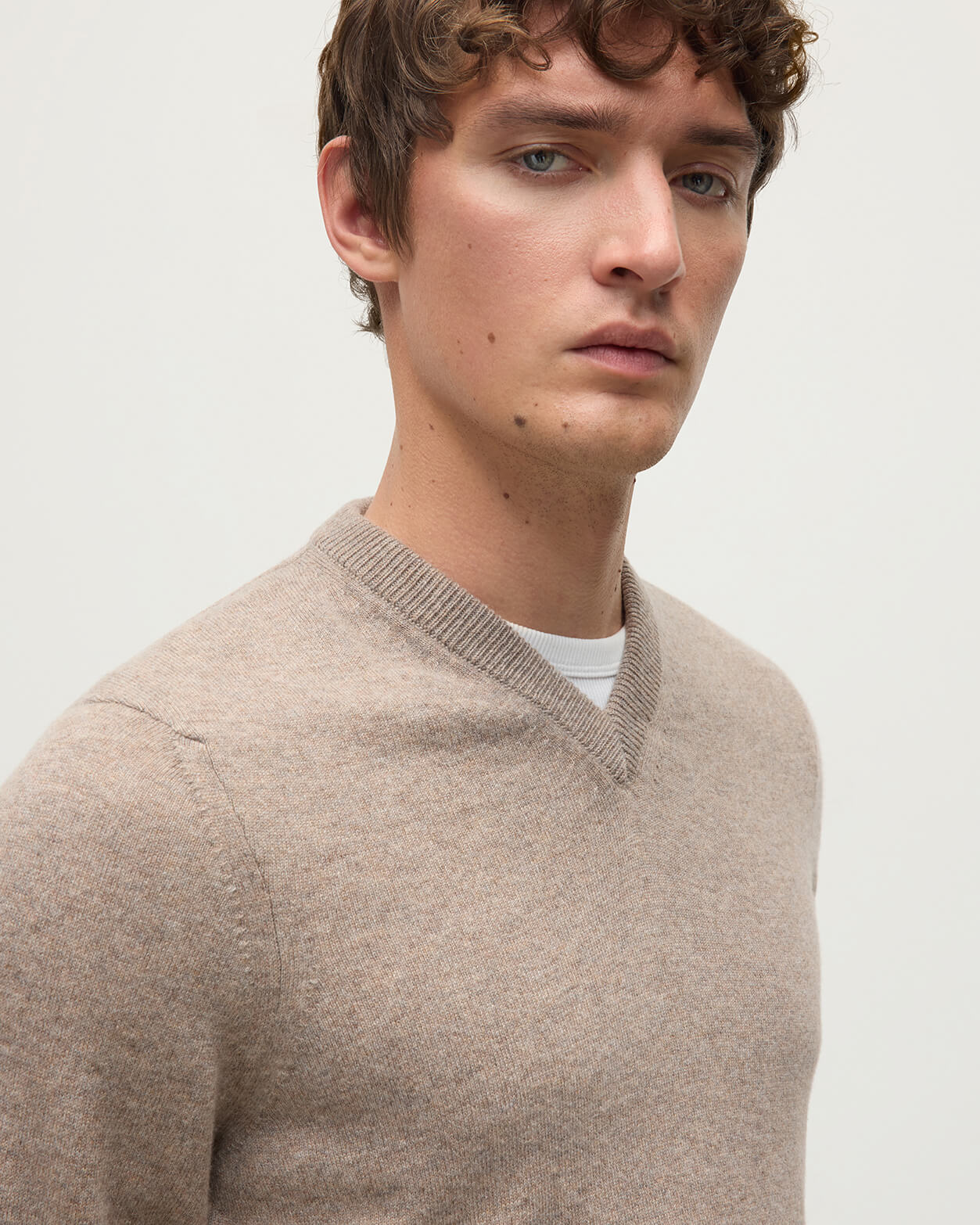 Johnstons of Elgin - Rory Brown Classic Cashmere V - Neck Jumper