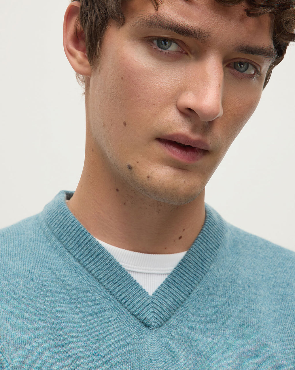 Johnstons of Elgin - Rory Green Classic Cashmere V - Neck Jumper