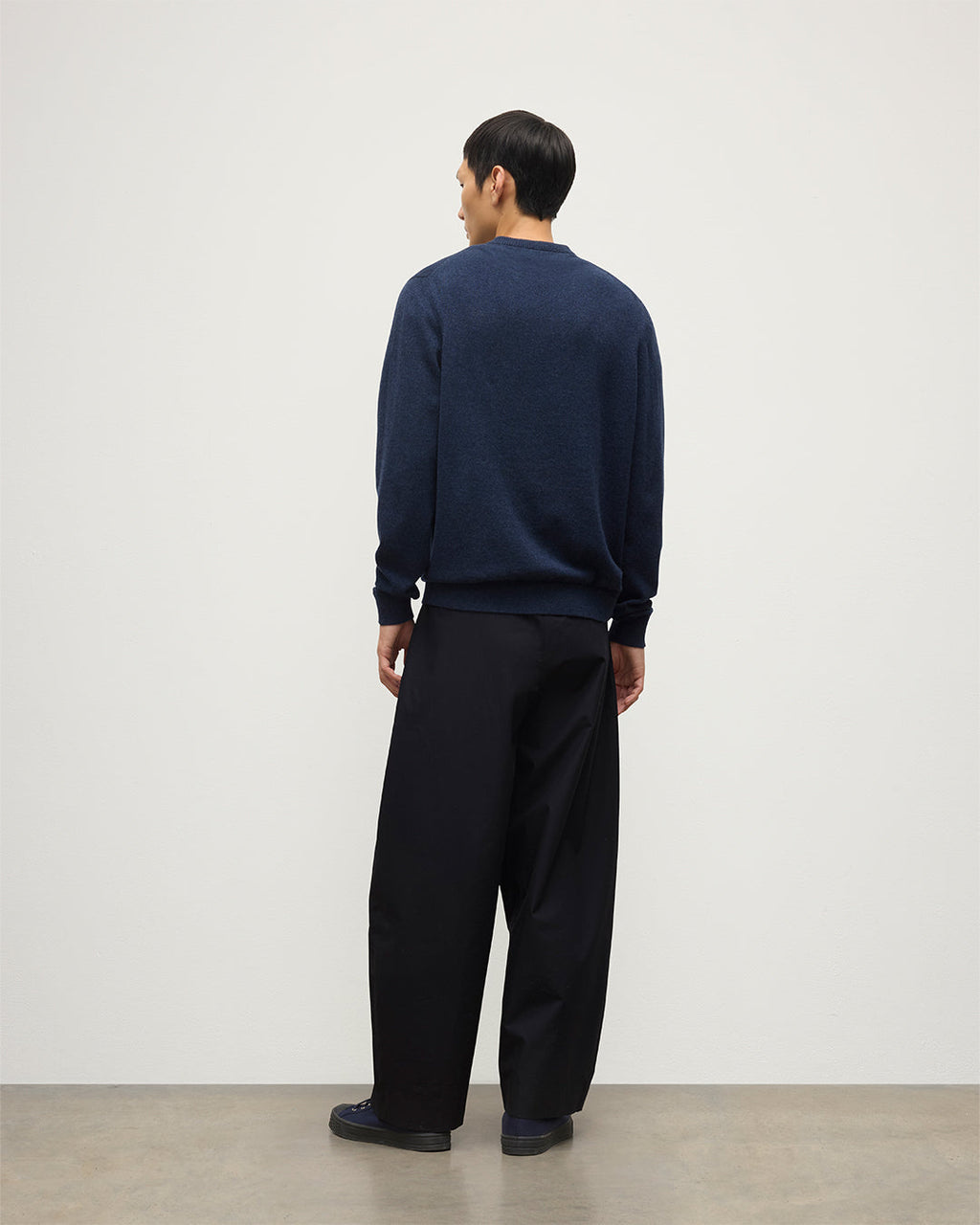Johnstons of Elgin - Rory Navy Classic Cashmere V - Neck Jumper