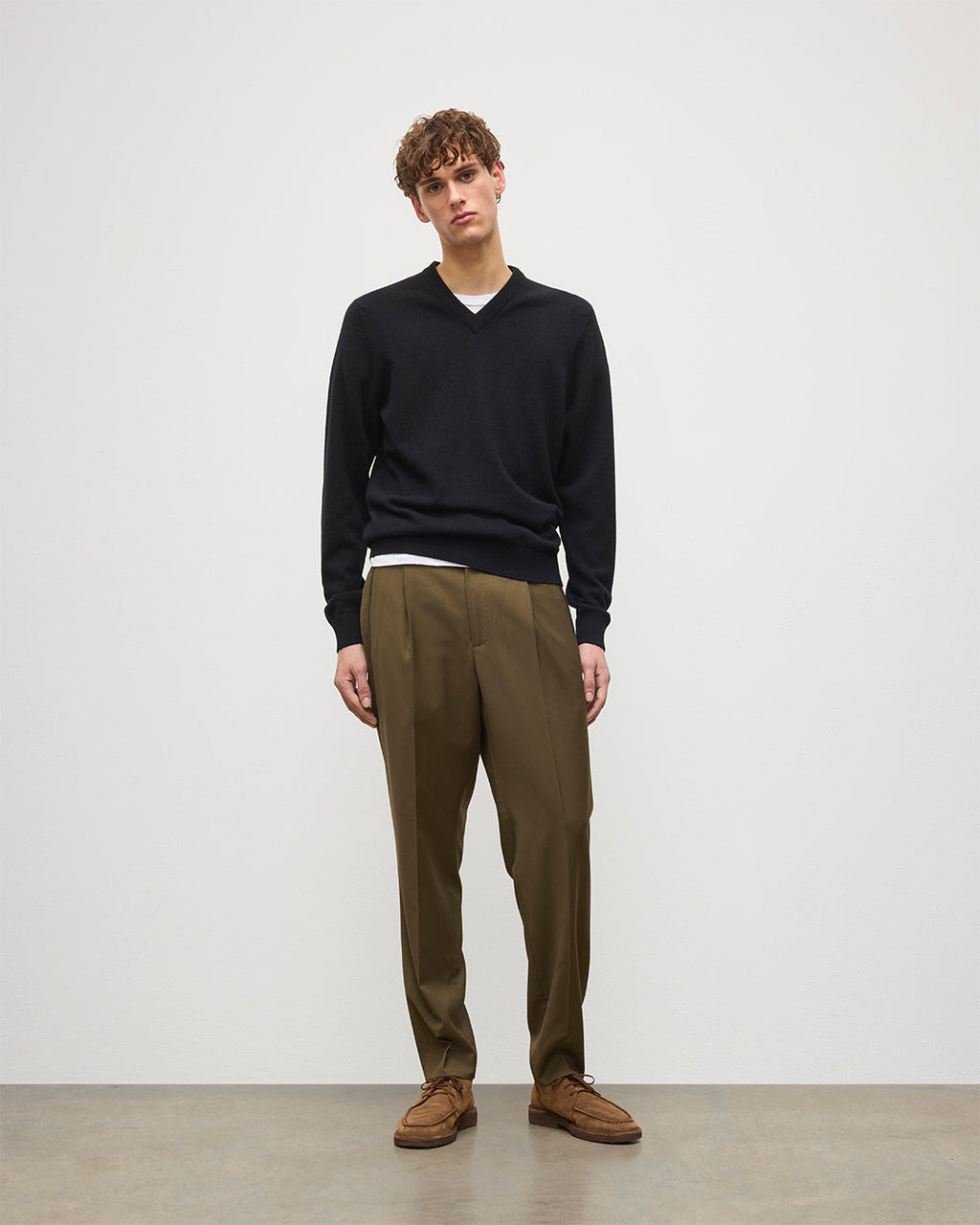 Johnstons of Elgin - Rory Black Classic Cashmere V - Neck Jumper