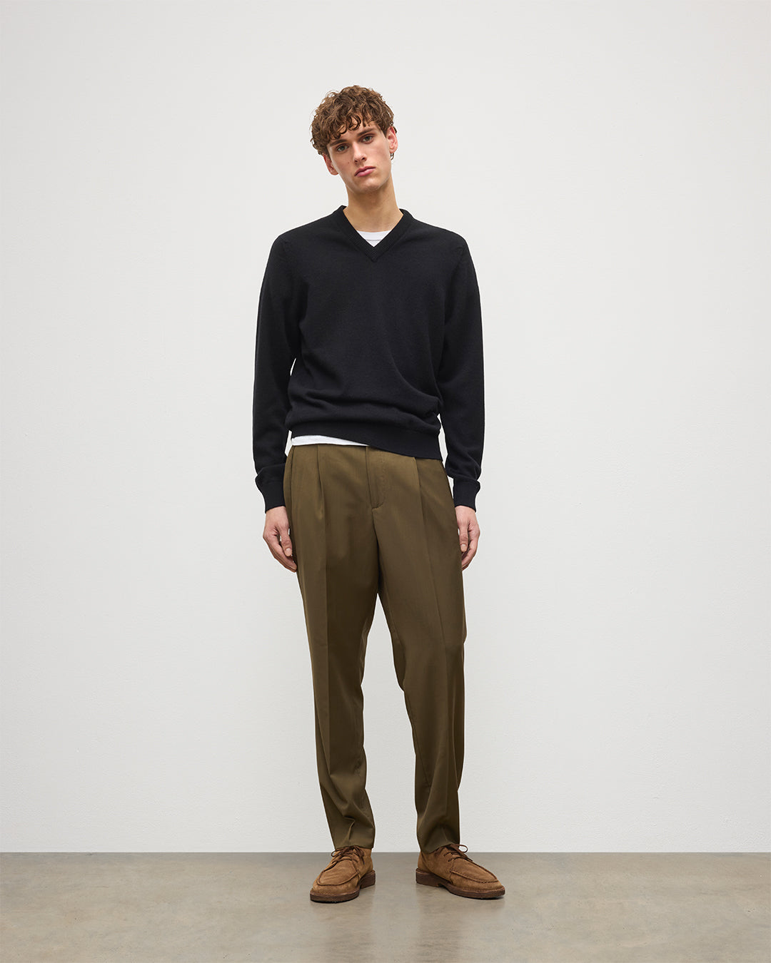 Johnstons of Elgin - Rory Black Classic Cashmere V - Neck Jumper