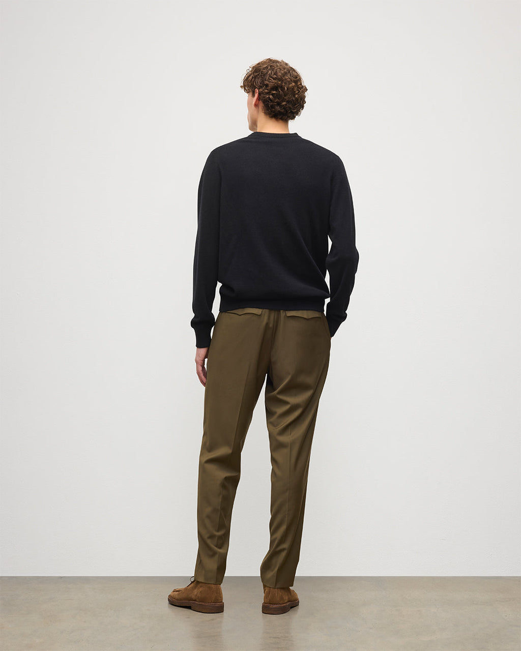 Johnstons of Elgin - Rory Black Classic Cashmere V - Neck Jumper