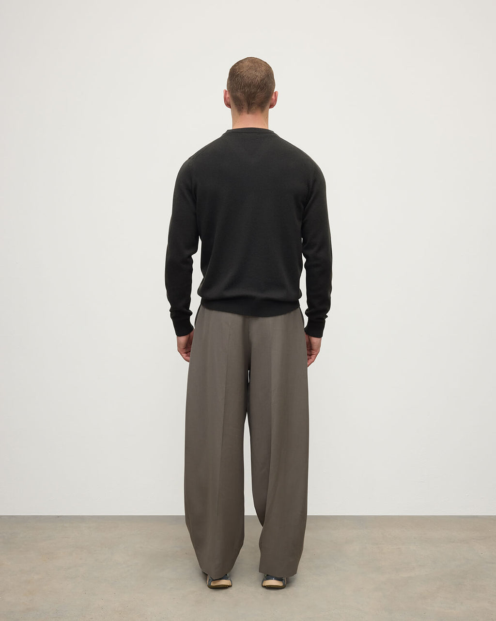 Johnstons of Elgin - Classic Cashmere Dark Grey V Neck Jumper