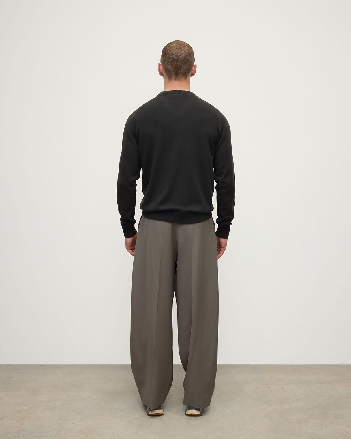 Johnstons of Elgin - Classic Cashmere Dark Grey V Neck Jumper