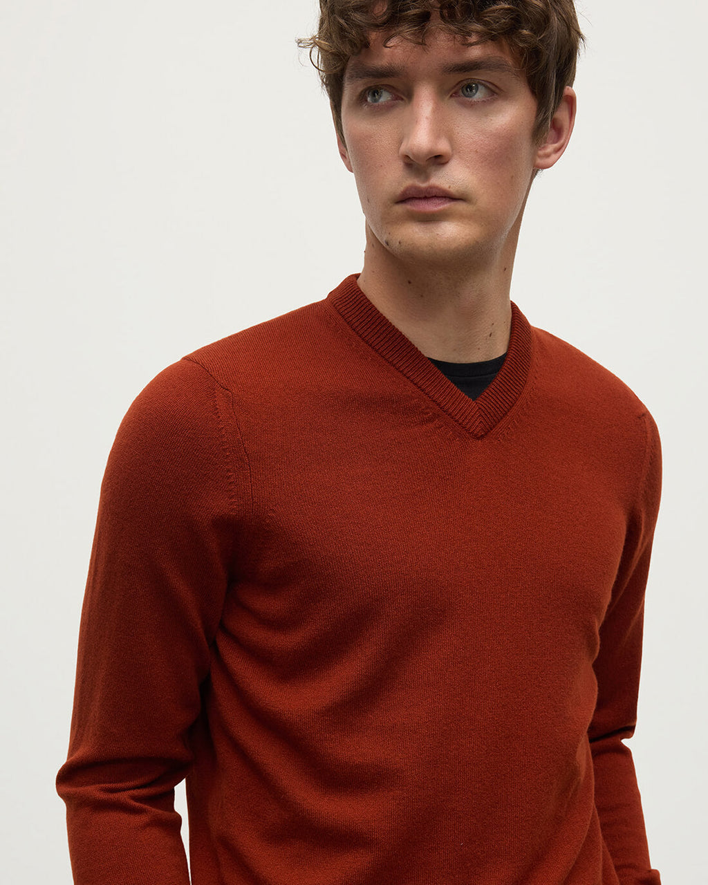 Johnstons of Elgin - Rory Dark Red Classic Cashmere V - Neck Jumper