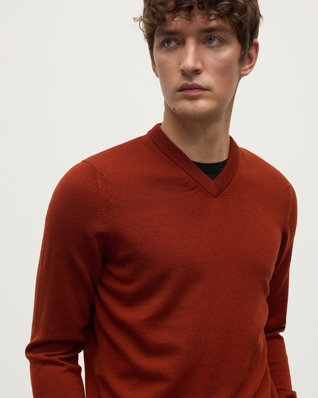 Johnstons of Elgin - Rory Dark Red Classic Cashmere V - Neck Jumper
