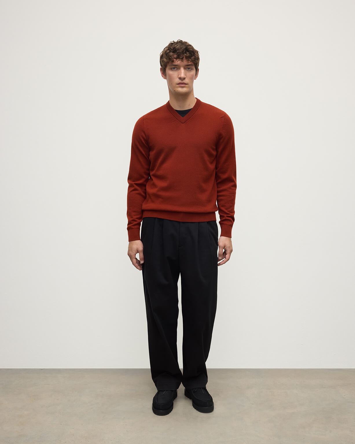 Johnstons of Elgin - Rory Dark Red Classic Cashmere V - Neck Jumper