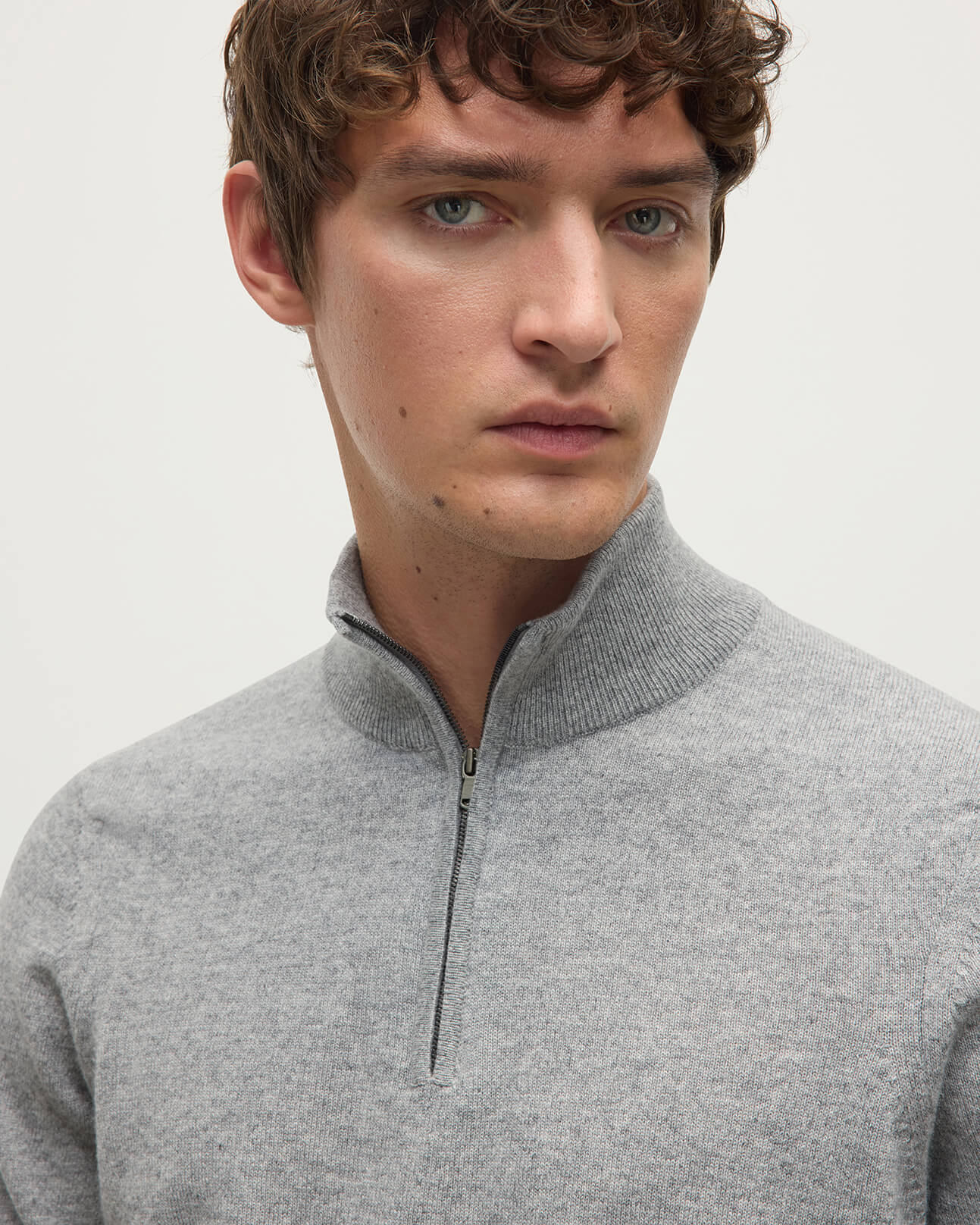 Johnstons of Elgin - Classic Cashmere Light Grey Zip Neck Jumper