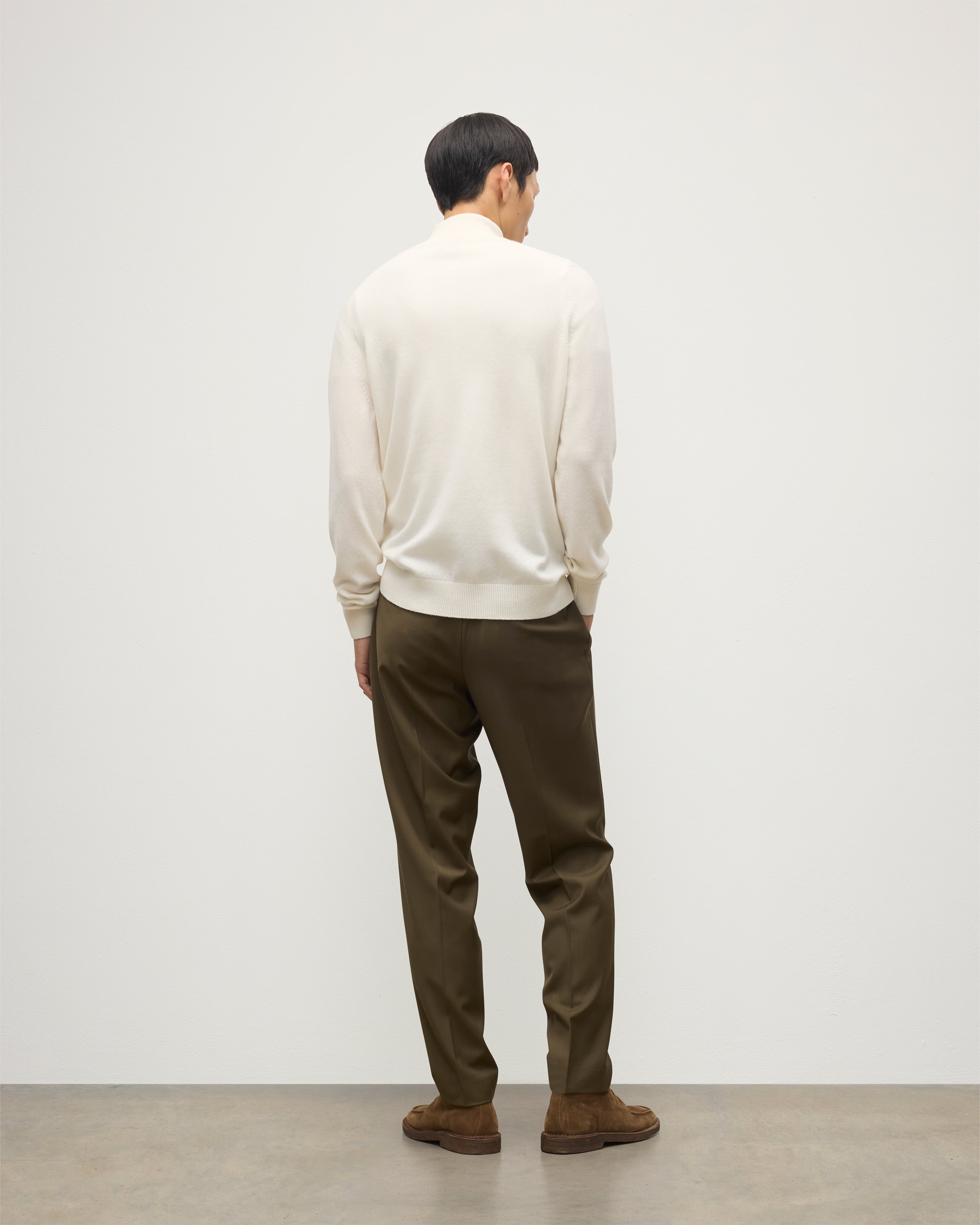 Johnstons of Elgin - Rory White Classic Cashmere Zip Neck Jumper