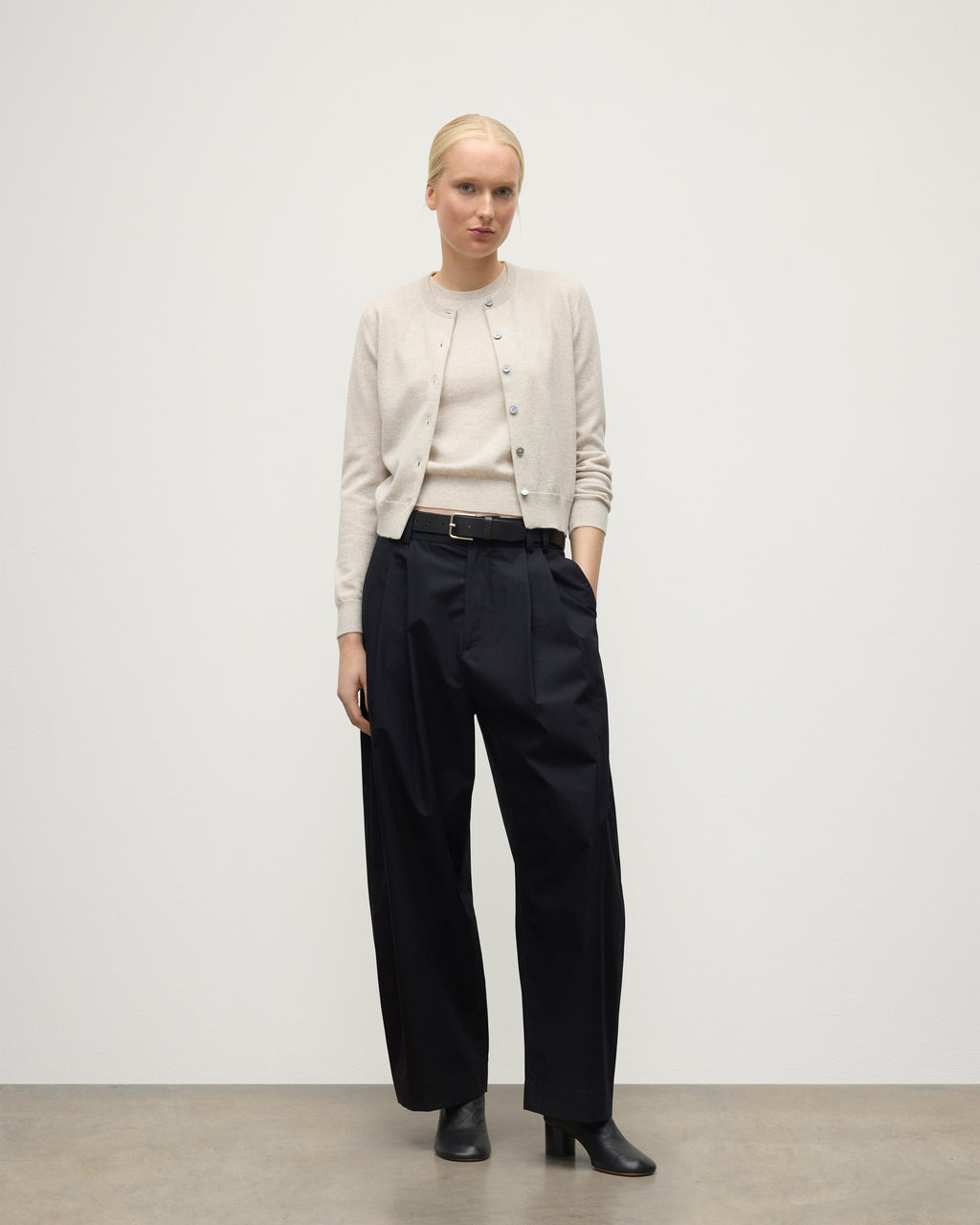 Johnstons of Elgin - Iris Natural Classic Cashmere Cardigan