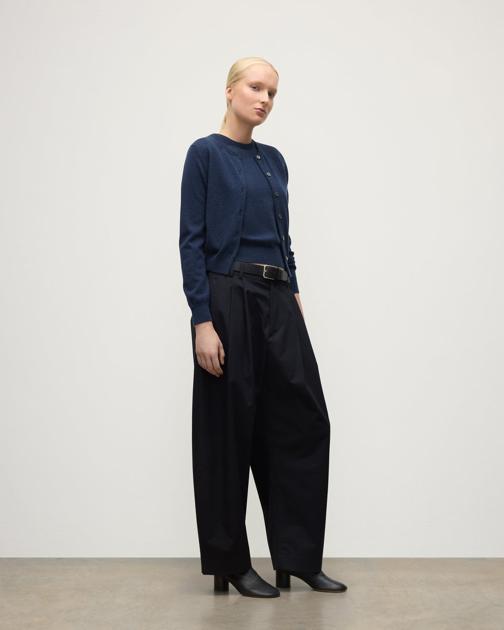 Johnstons of Elgin - Iris Navy Classic Cashmere Cardigan