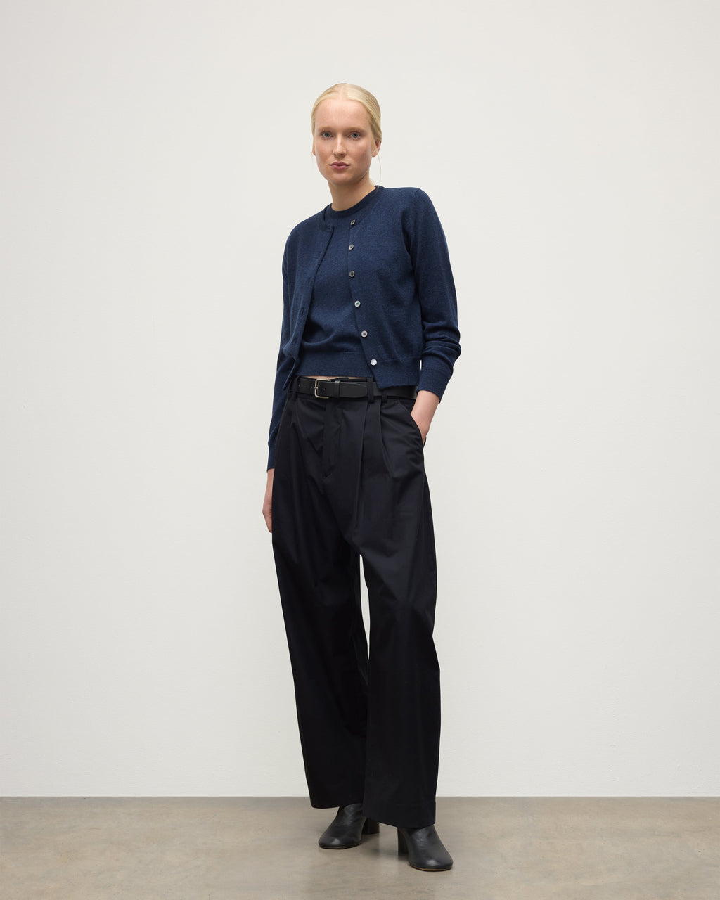 Johnstons of Elgin - Iris Navy Classic Cashmere Cardigan