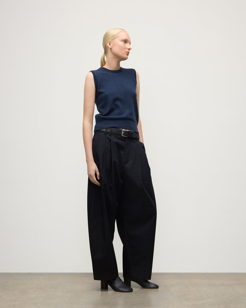 Johnstons of Elgin - Iris Navy Classic Cashmere Tank
