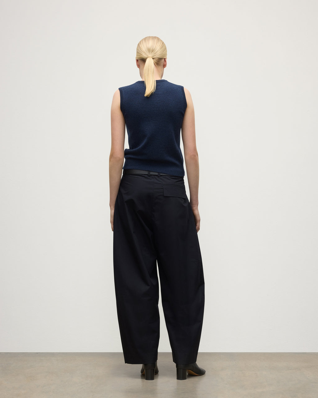 Johnstons of Elgin - Iris Navy Classic Cashmere Tank