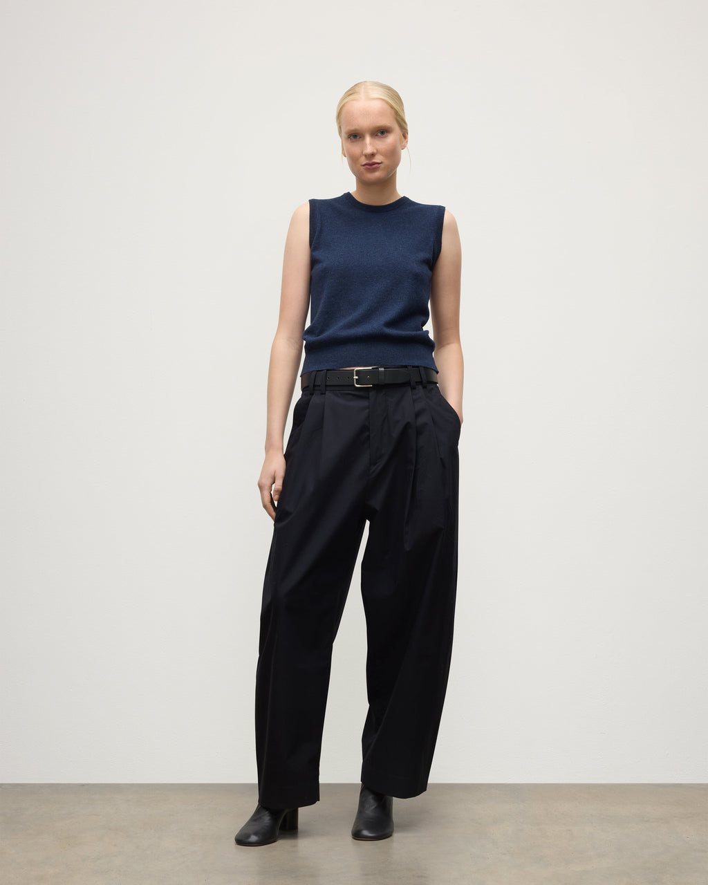 Johnstons of Elgin - Iris Navy Classic Cashmere Tank