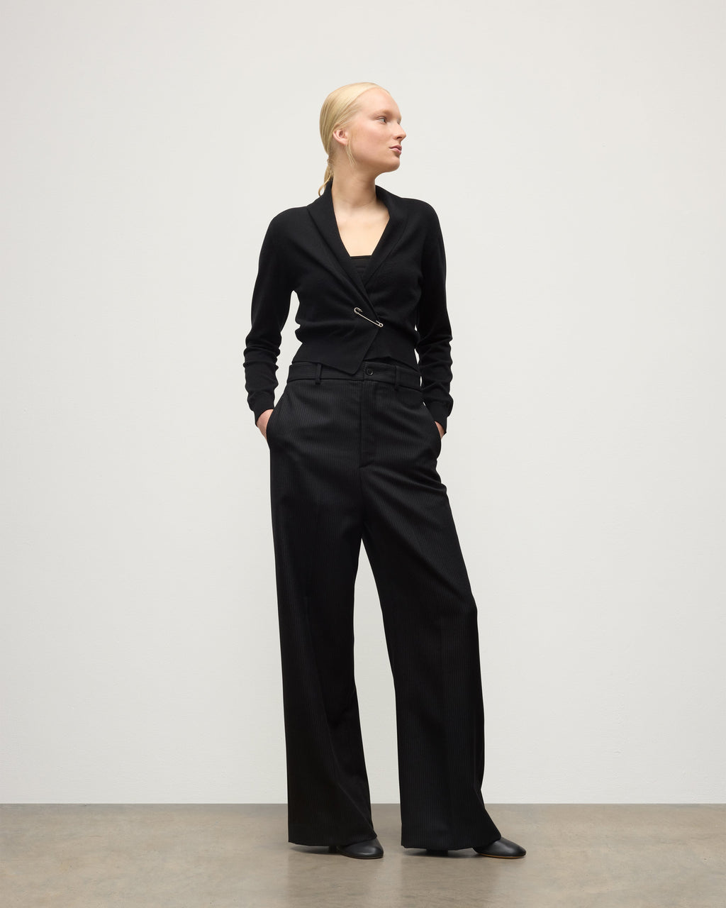 Johnstons of Elgin - Crathie Black Shawl Cashmere Cardigan