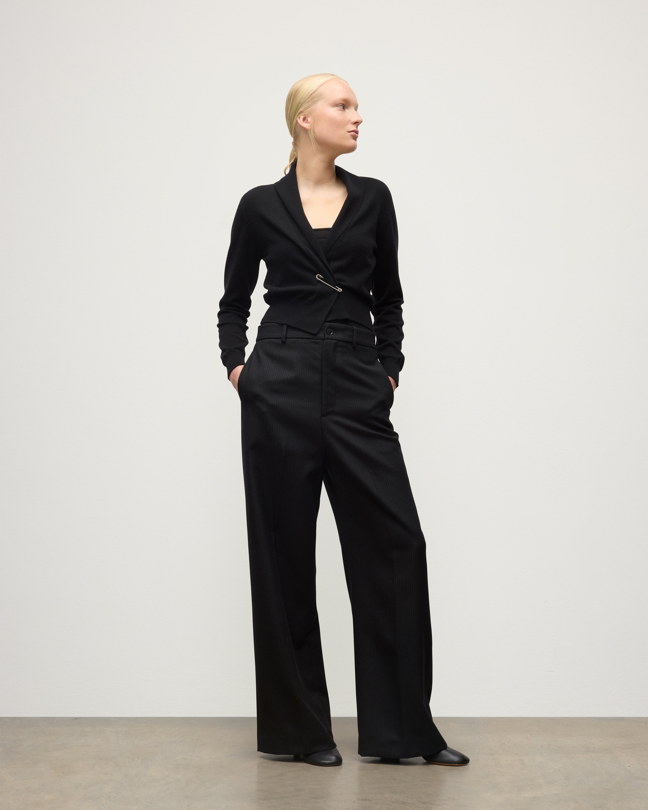 Johnstons of Elgin - Crathie Black Shawl Cashmere Cardigan