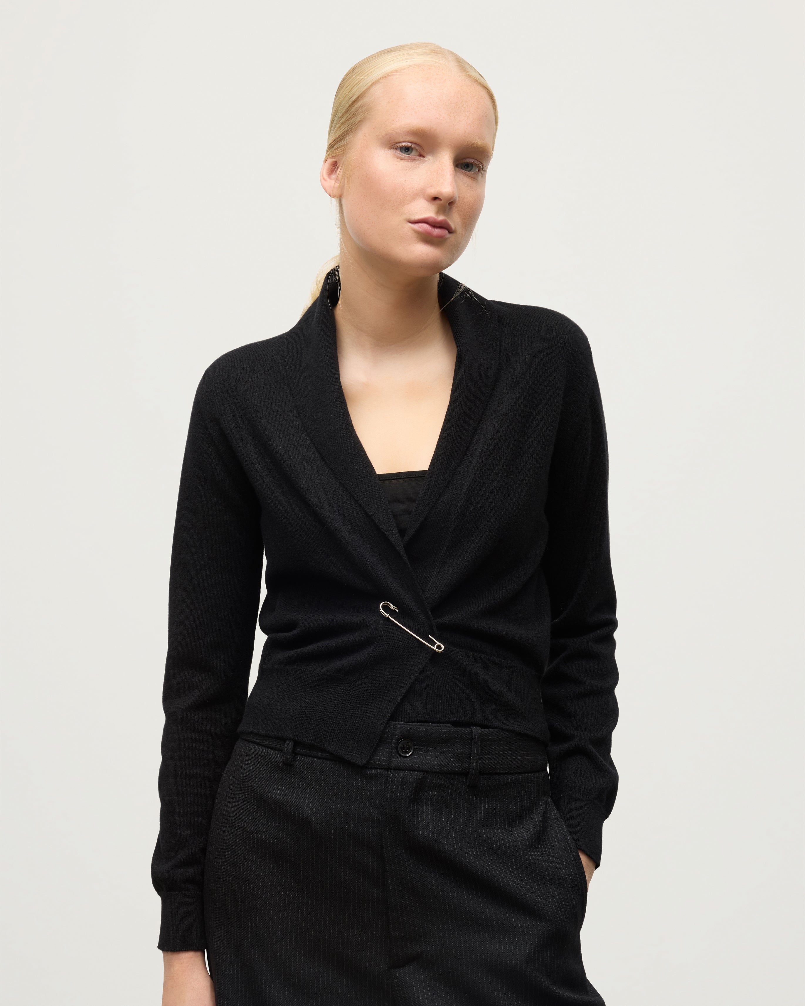 Johnstons of Elgin - Crathie Black Shawl Cashmere Cardigan