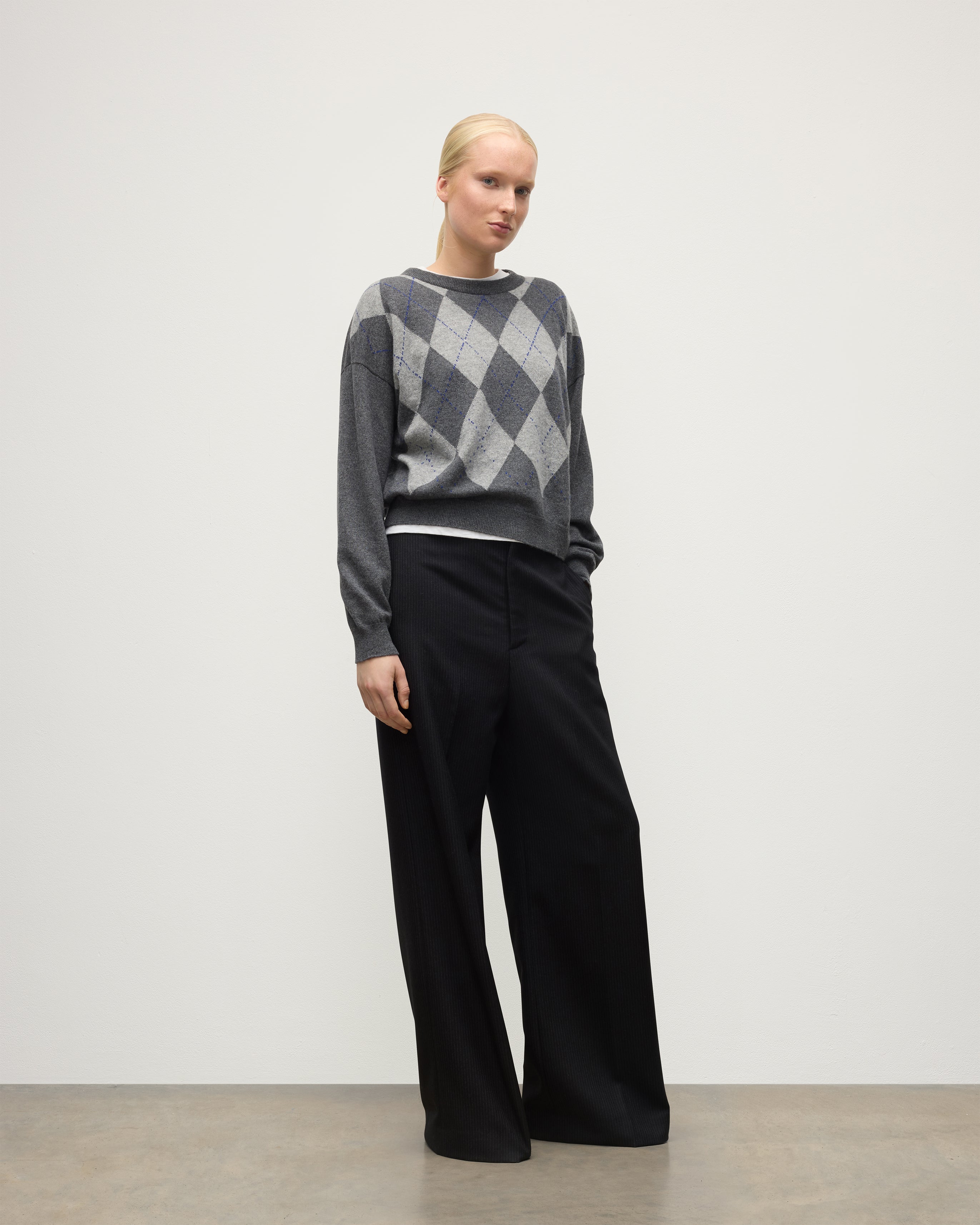 Johnstons of Elgin - Clan Mid Grey Argyle Cashmere Jumper