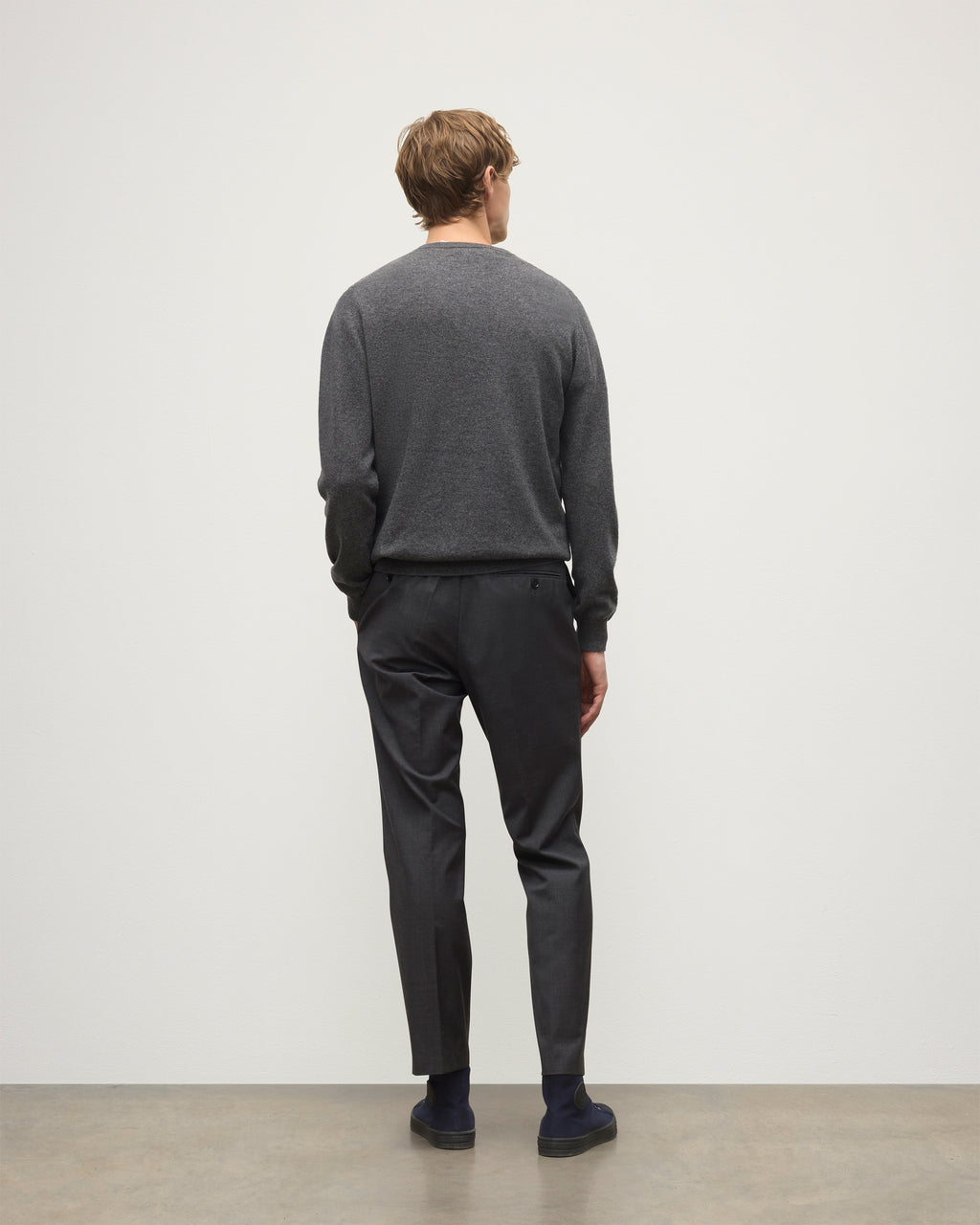Johnstons of Elgin - Argyll Mid Grey Cashmere Jumper