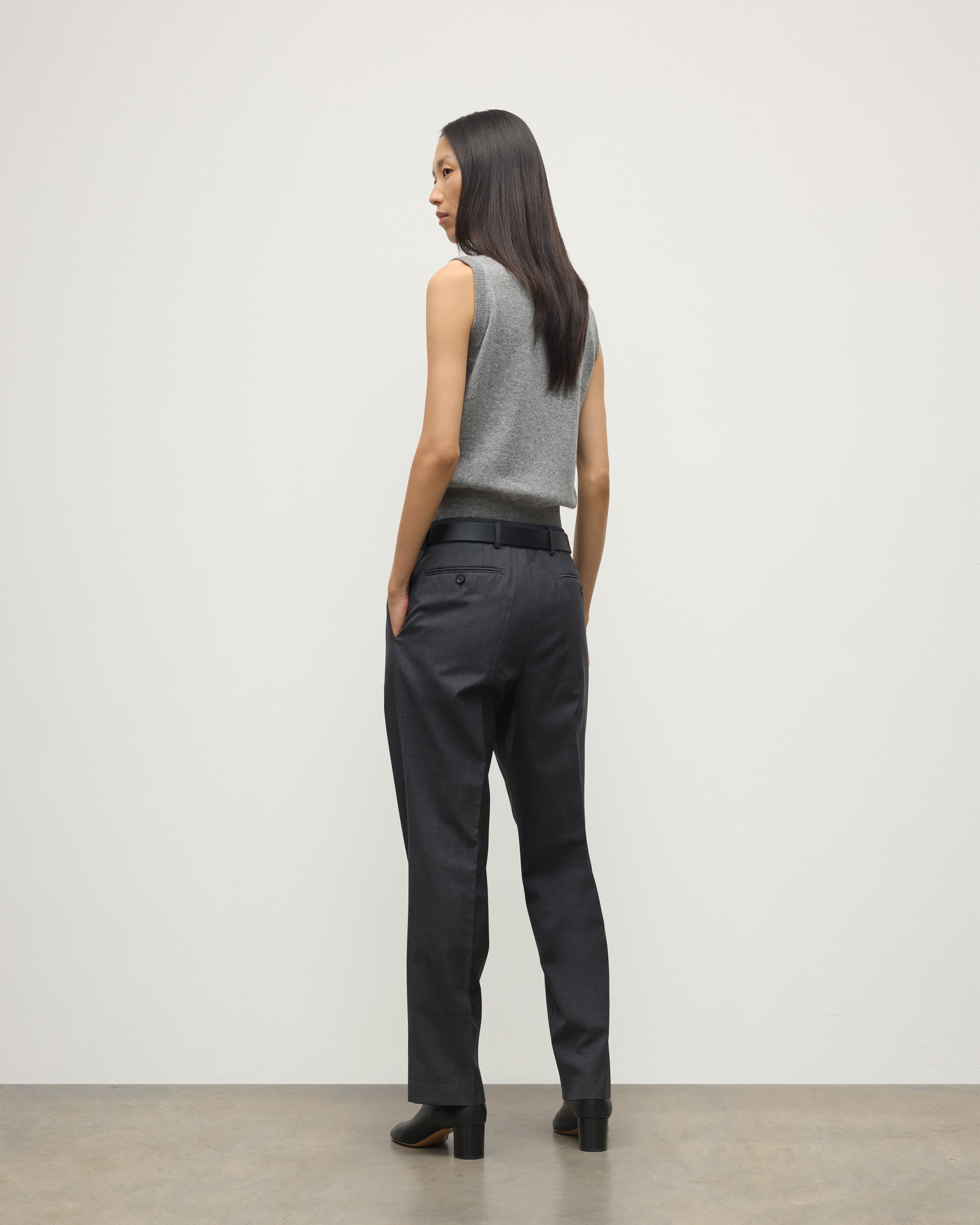 Johnstons of Elgin - Le Jabots Grey Cashmere Tank
