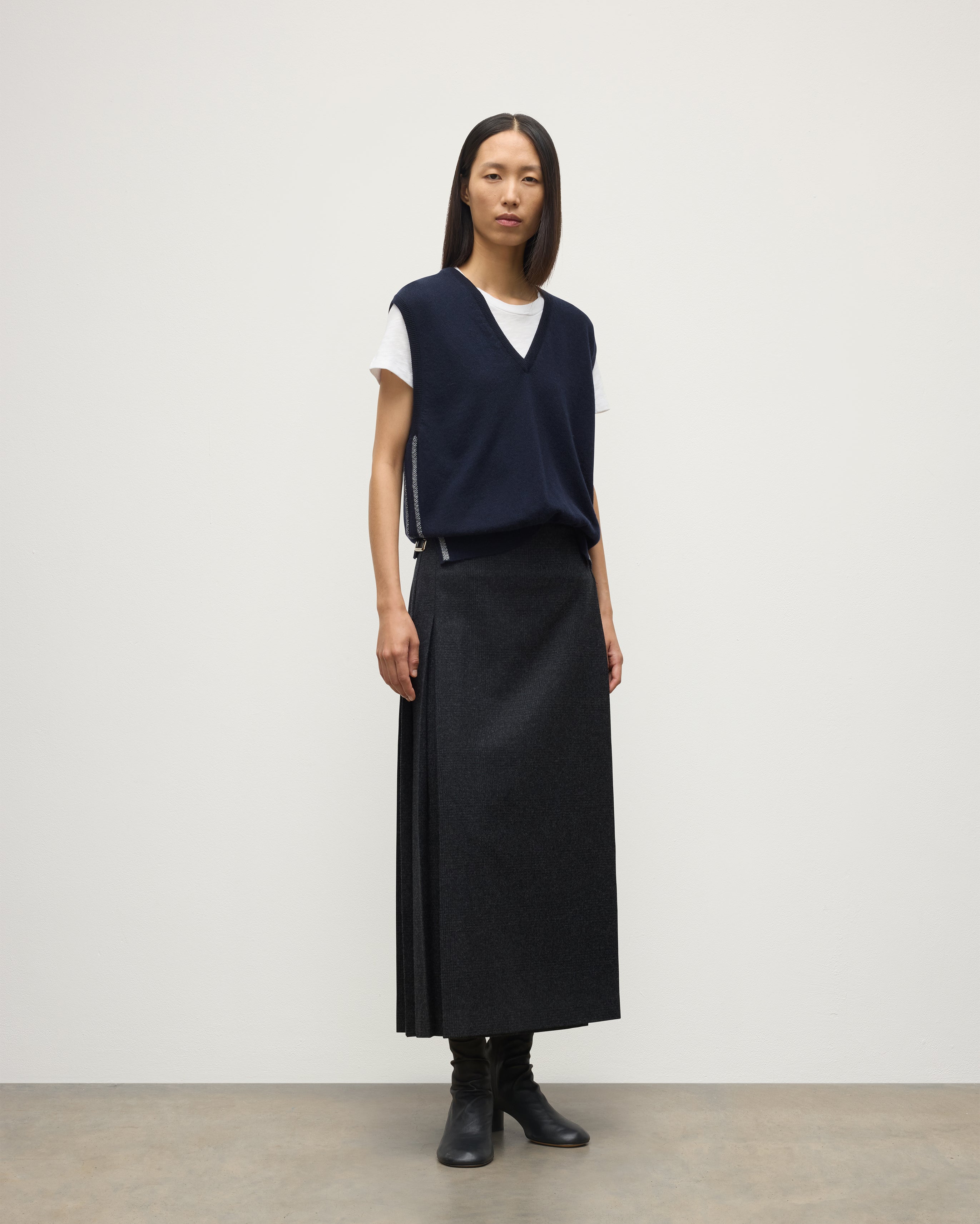 Johnstons of Elgin - Tilda Dark Navy Cashmere Tank