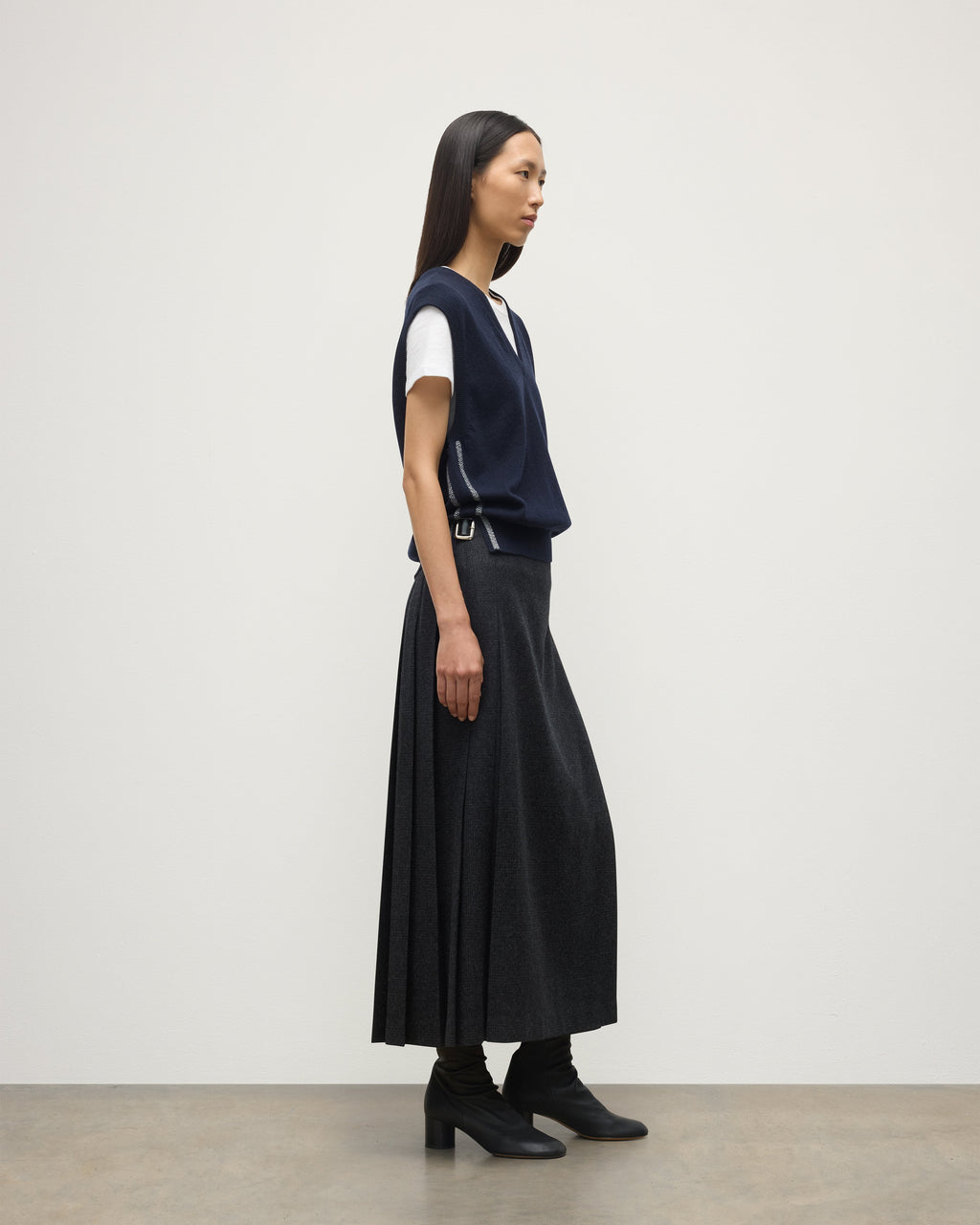 Johnstons of Elgin - Tilda Dark Navy Cashmere Tank