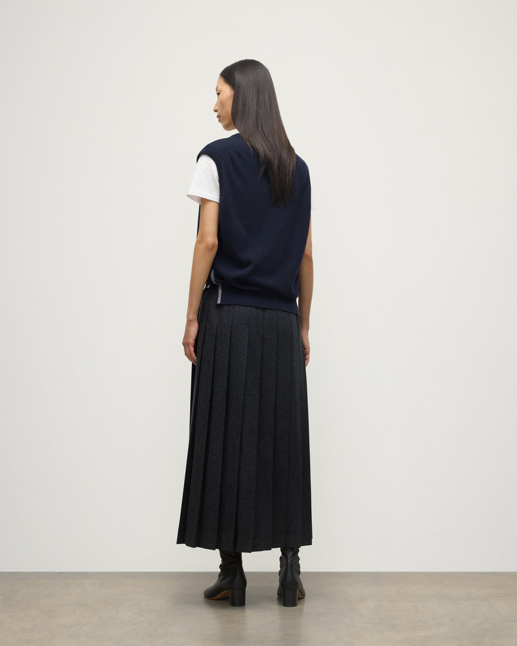Johnstons of Elgin - Tilda Dark Navy Cashmere Tank