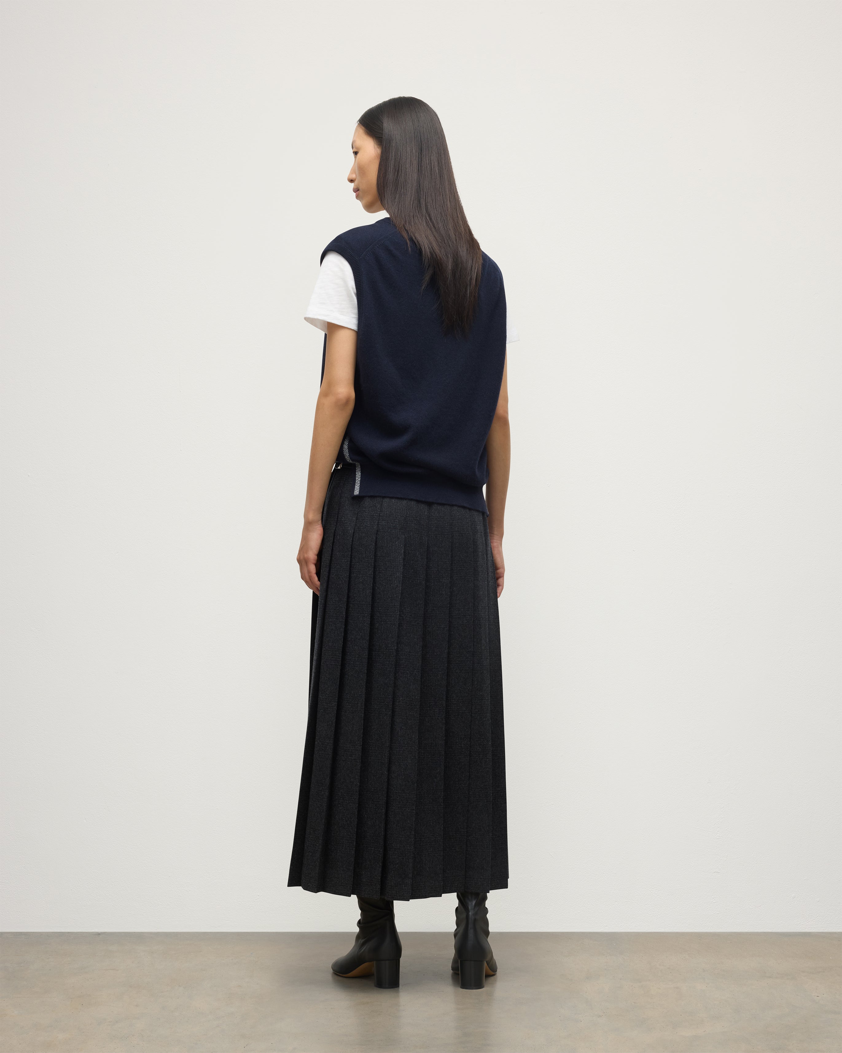 Johnstons of Elgin - Tilda Dark Navy Cashmere Tank