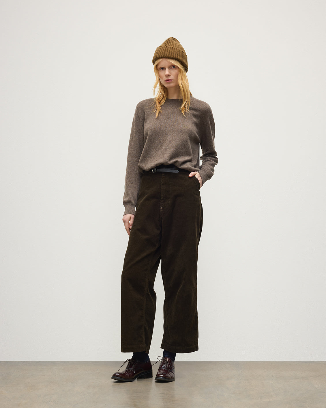 Johnstons of Elgin - Lunan Classic Brown Cashmere Crew Jumper
