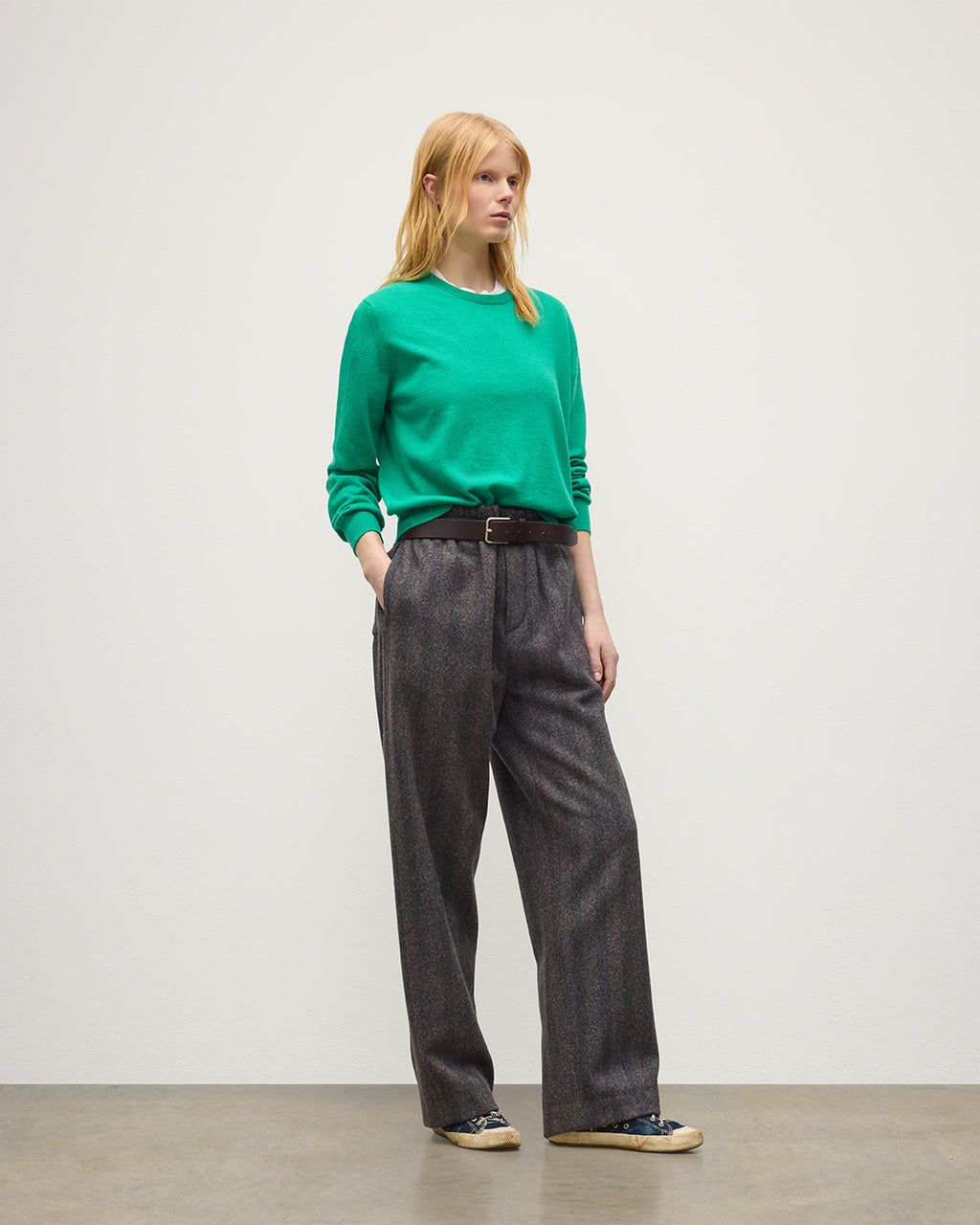 Johnstons of Elgin - Lunan Classic Bright Green Cashmere Crew Jumper