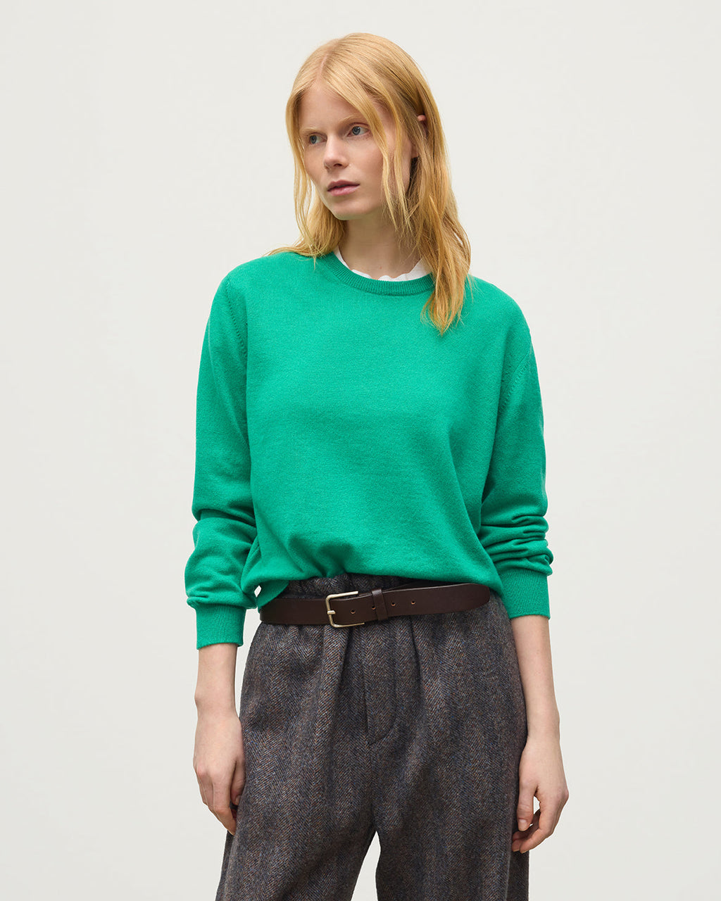Johnstons of Elgin - Lunan Classic Bright Green Cashmere Crew Jumper