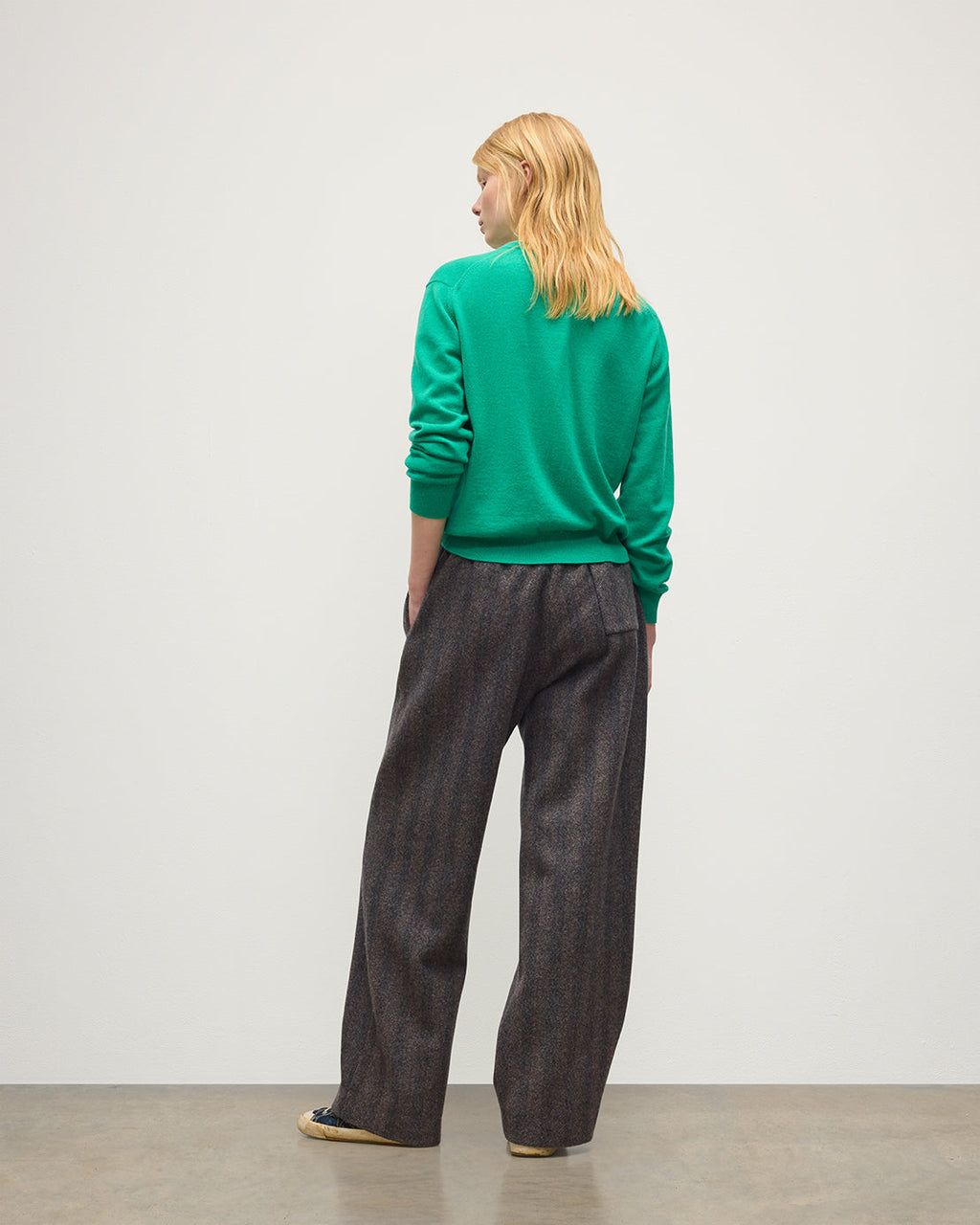 Johnstons of Elgin - Lunan Classic Bright Green Cashmere Crew Jumper