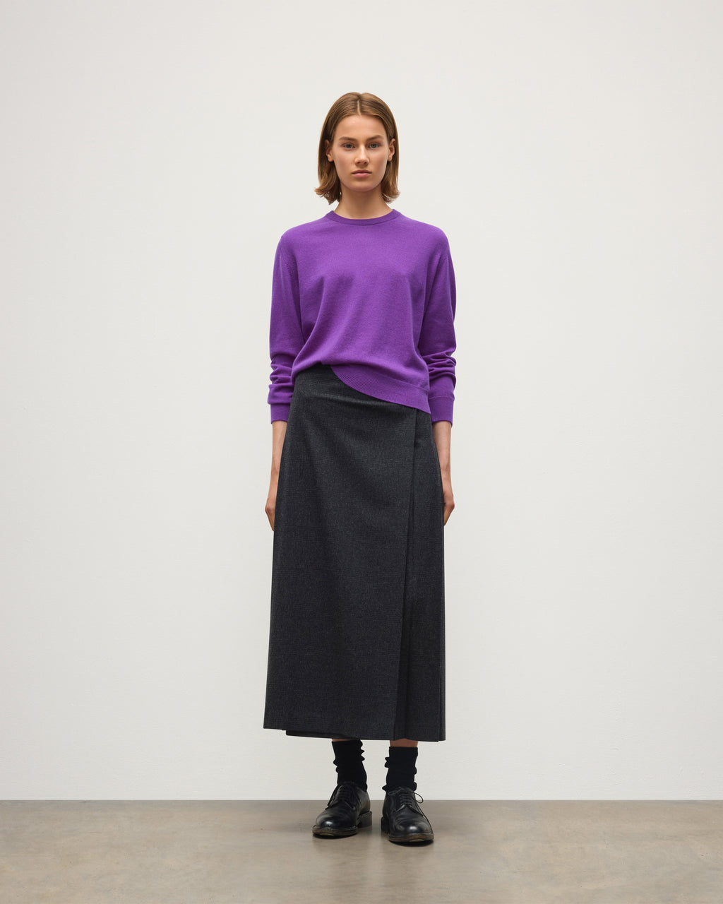 Johnstons of Elgin - Lunan Classic Purple Cashmere Crew Jumper