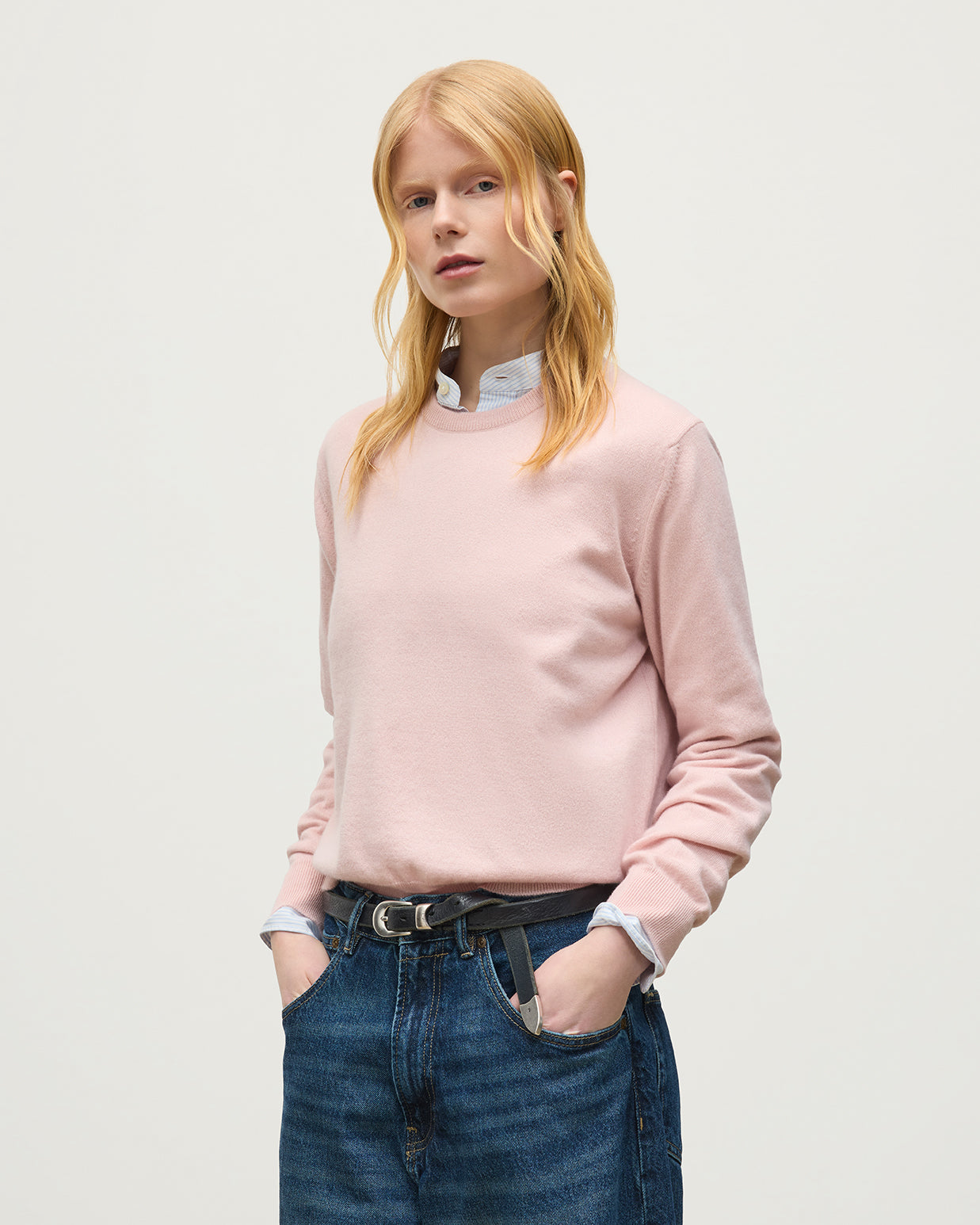 Johnstons of Elgin - Lunan Classic Light Pink Cashmere Crew Jumper
