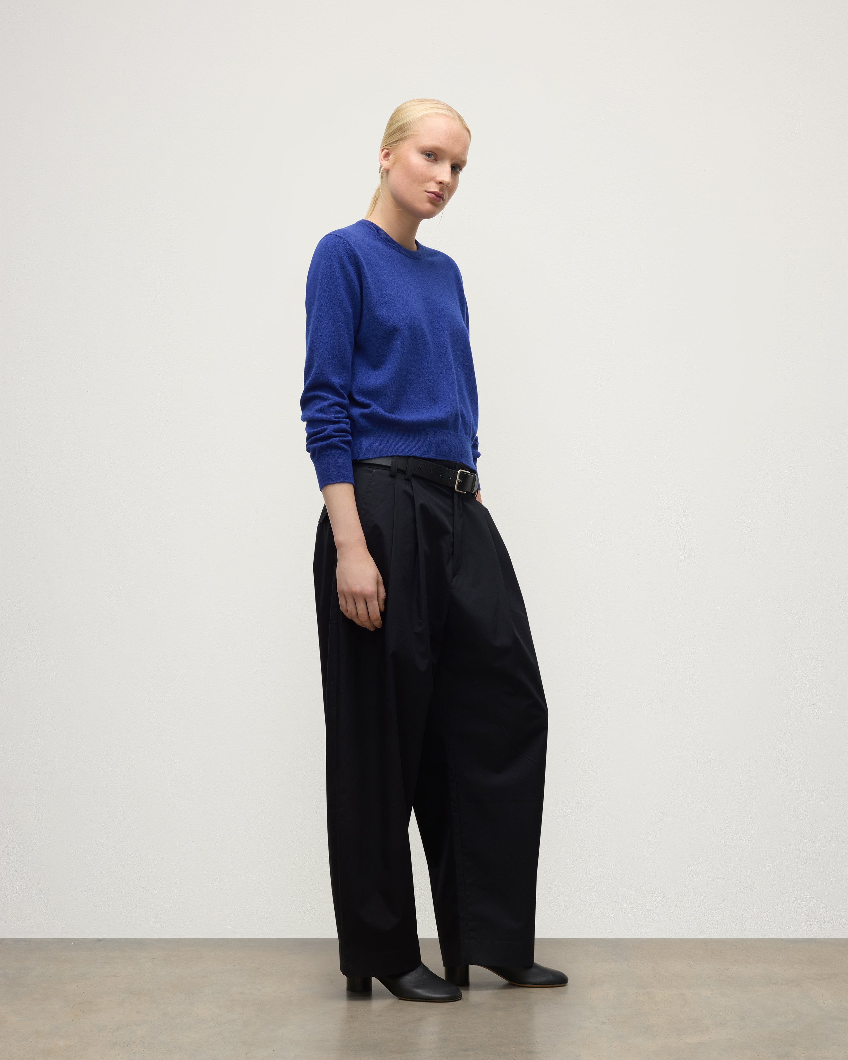 Johnstons of Elgin - Lunan Blue Classic Cashmere Crew Jumper