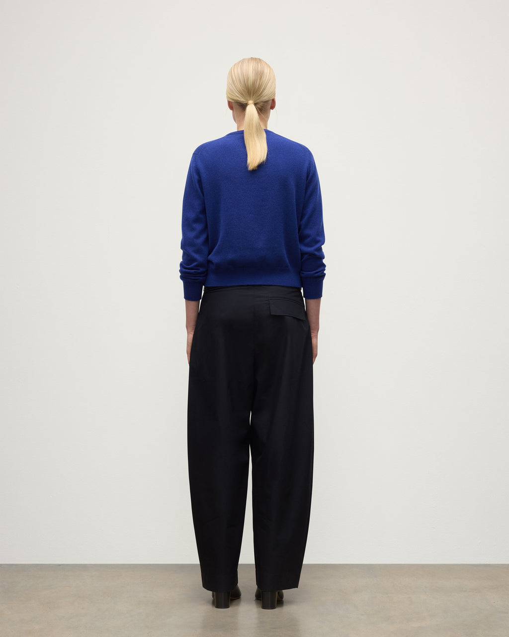 Johnstons of Elgin - Lunan Blue Classic Cashmere Crew Jumper