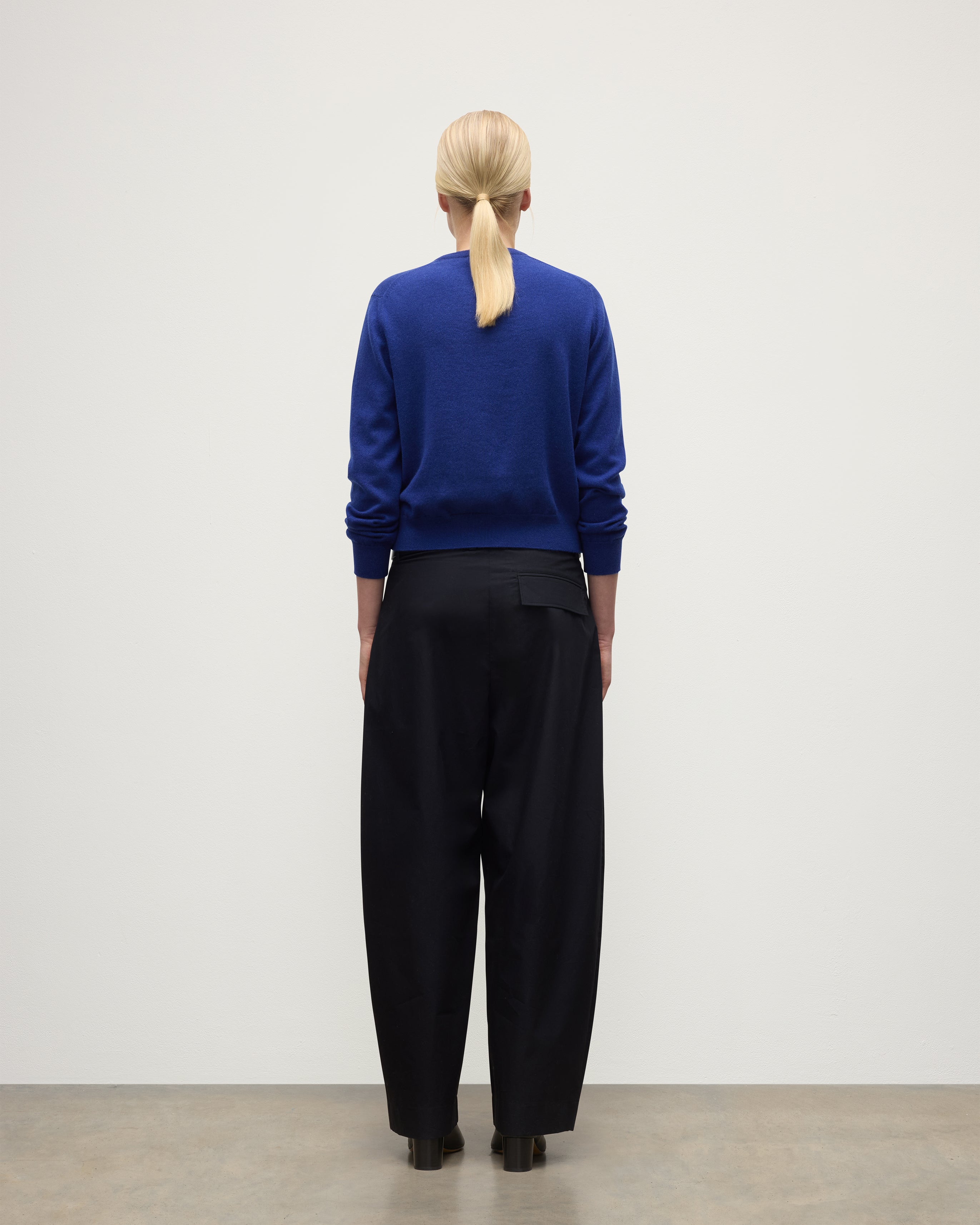 Johnstons of Elgin - Lunan Blue Classic Cashmere Crew Jumper