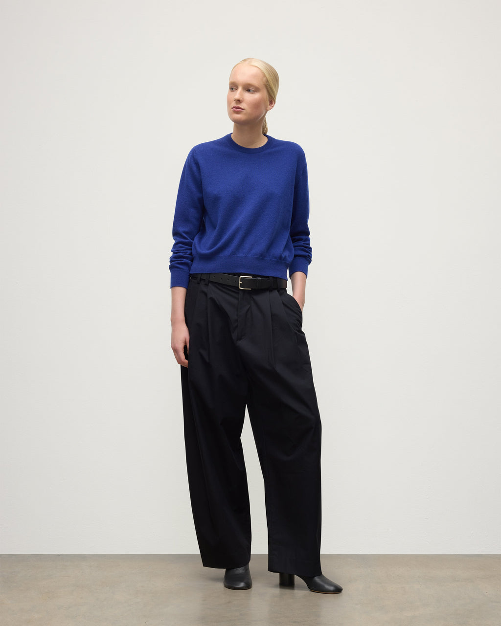 Johnstons of Elgin - Lunan Blue Classic Cashmere Crew Jumper