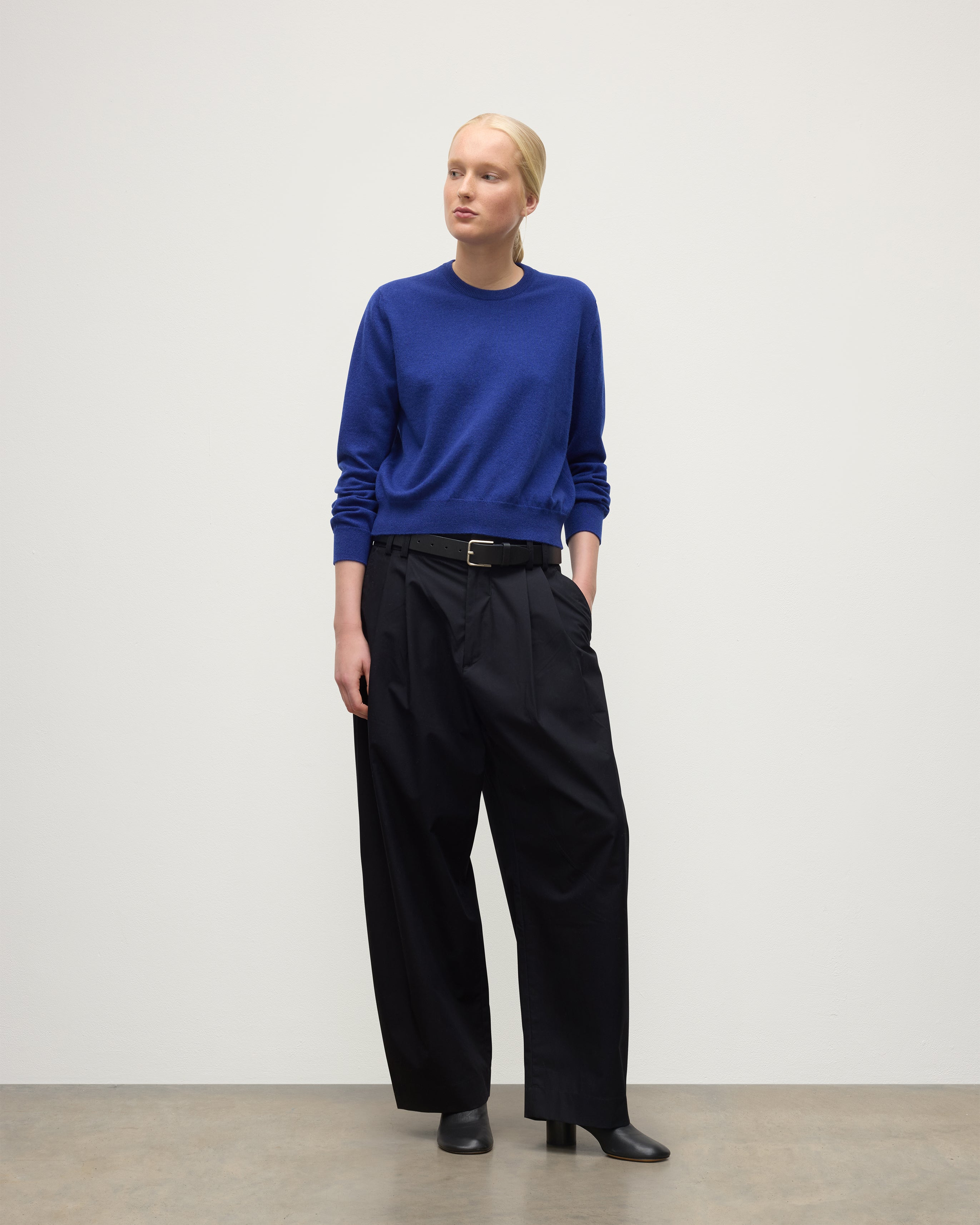 Johnstons of Elgin - Lunan Blue Classic Cashmere Crew Jumper