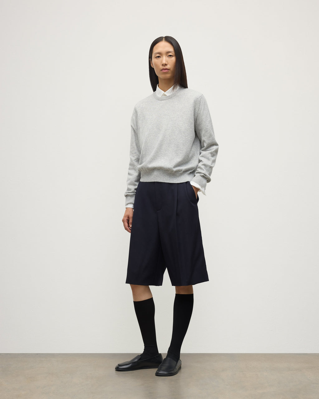 Johnstons of Elgin - Lunan Pale Grey Classic Cashmere Crew Jumper