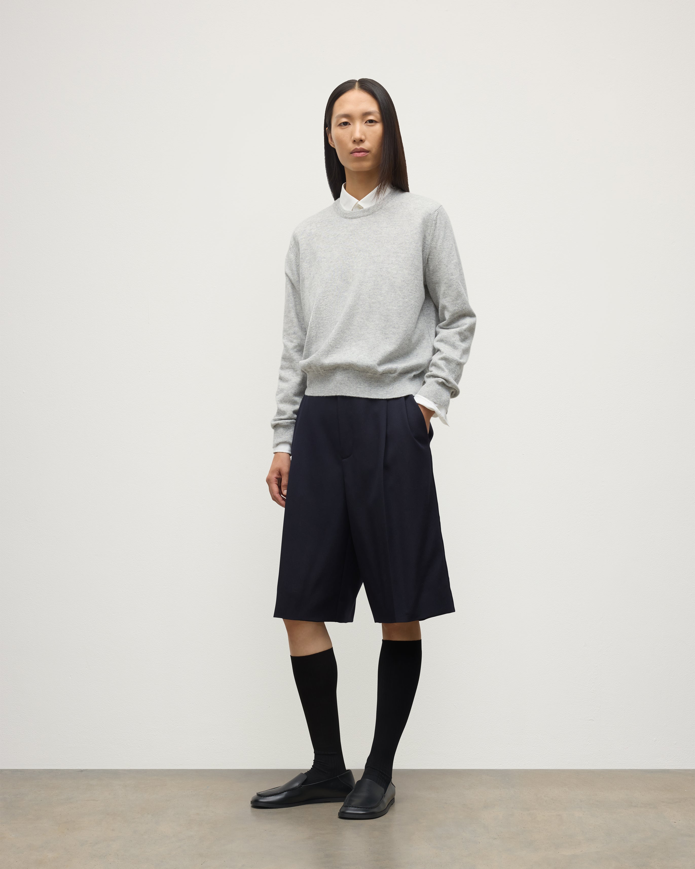 Johnstons of Elgin - Lunan Pale Grey Classic Cashmere Crew Jumper
