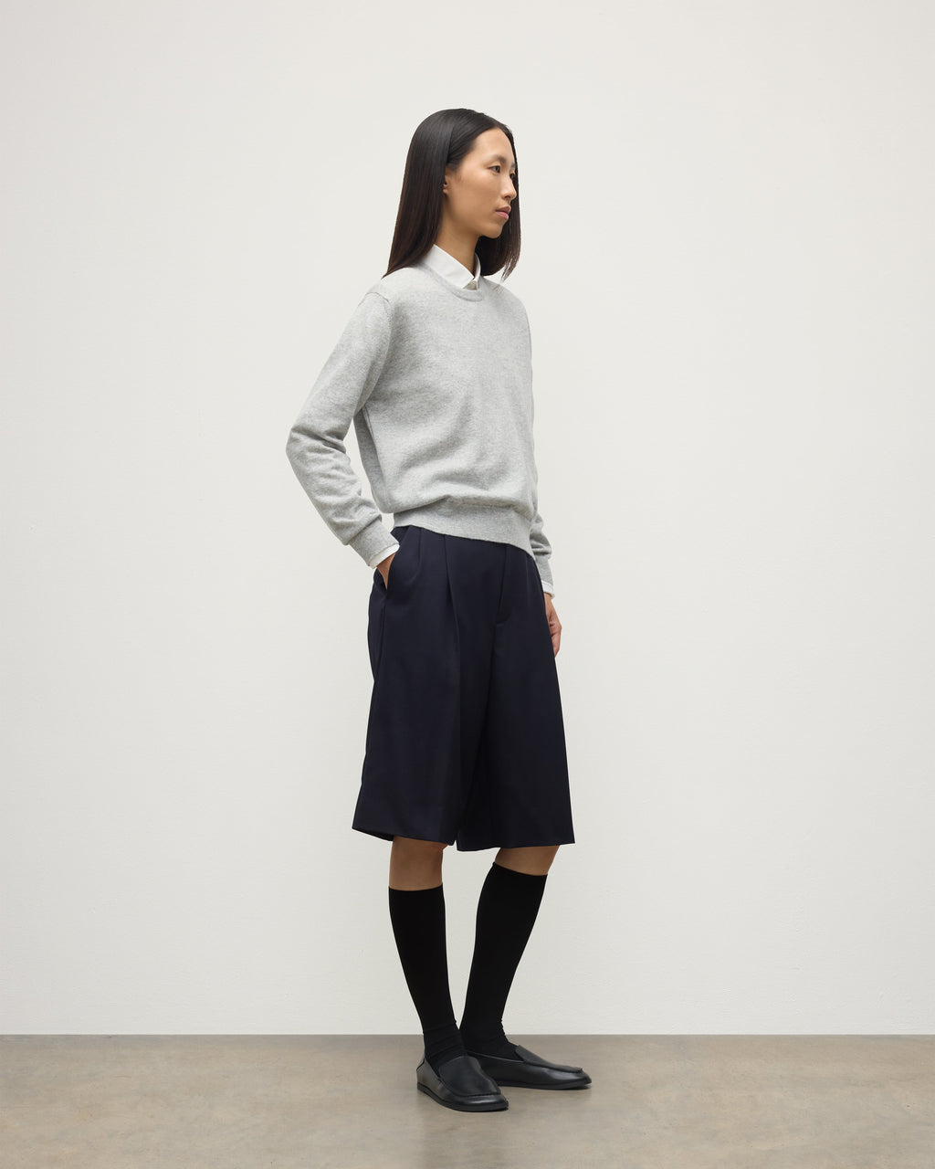 Johnstons of Elgin - Lunan Pale Grey Classic Cashmere Crew Jumper