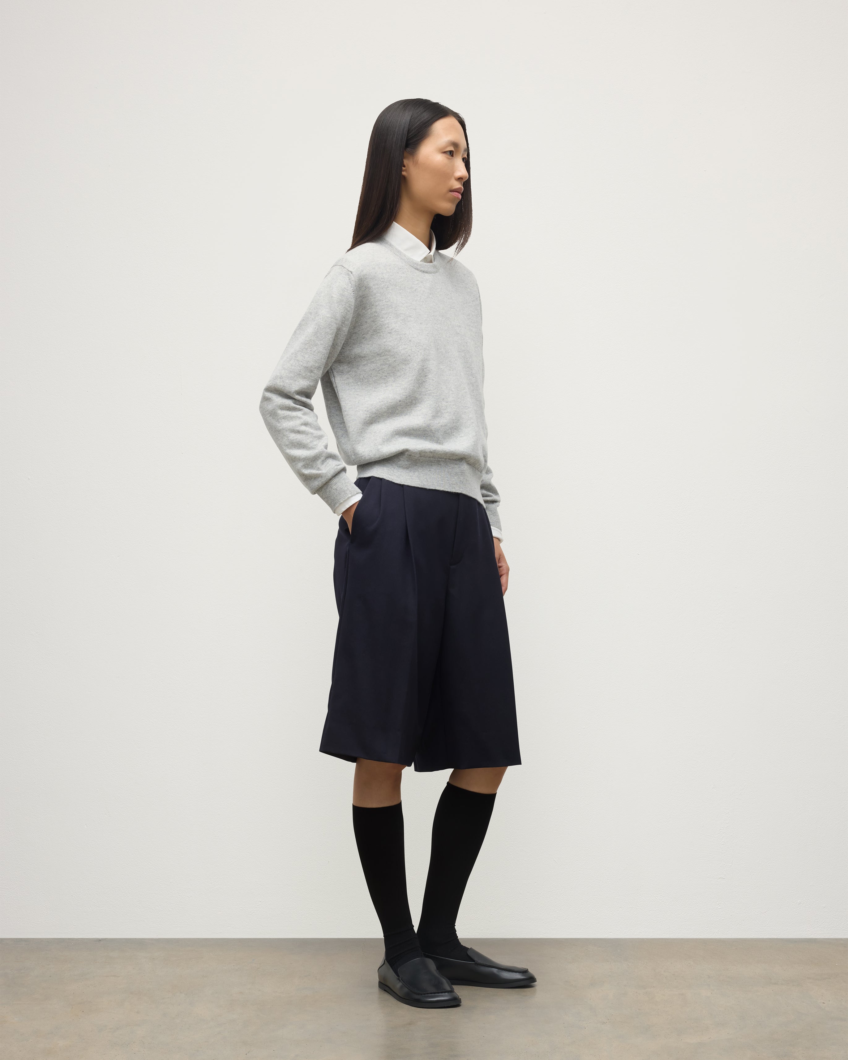 Johnstons of Elgin - Lunan Pale Grey Classic Cashmere Crew Jumper