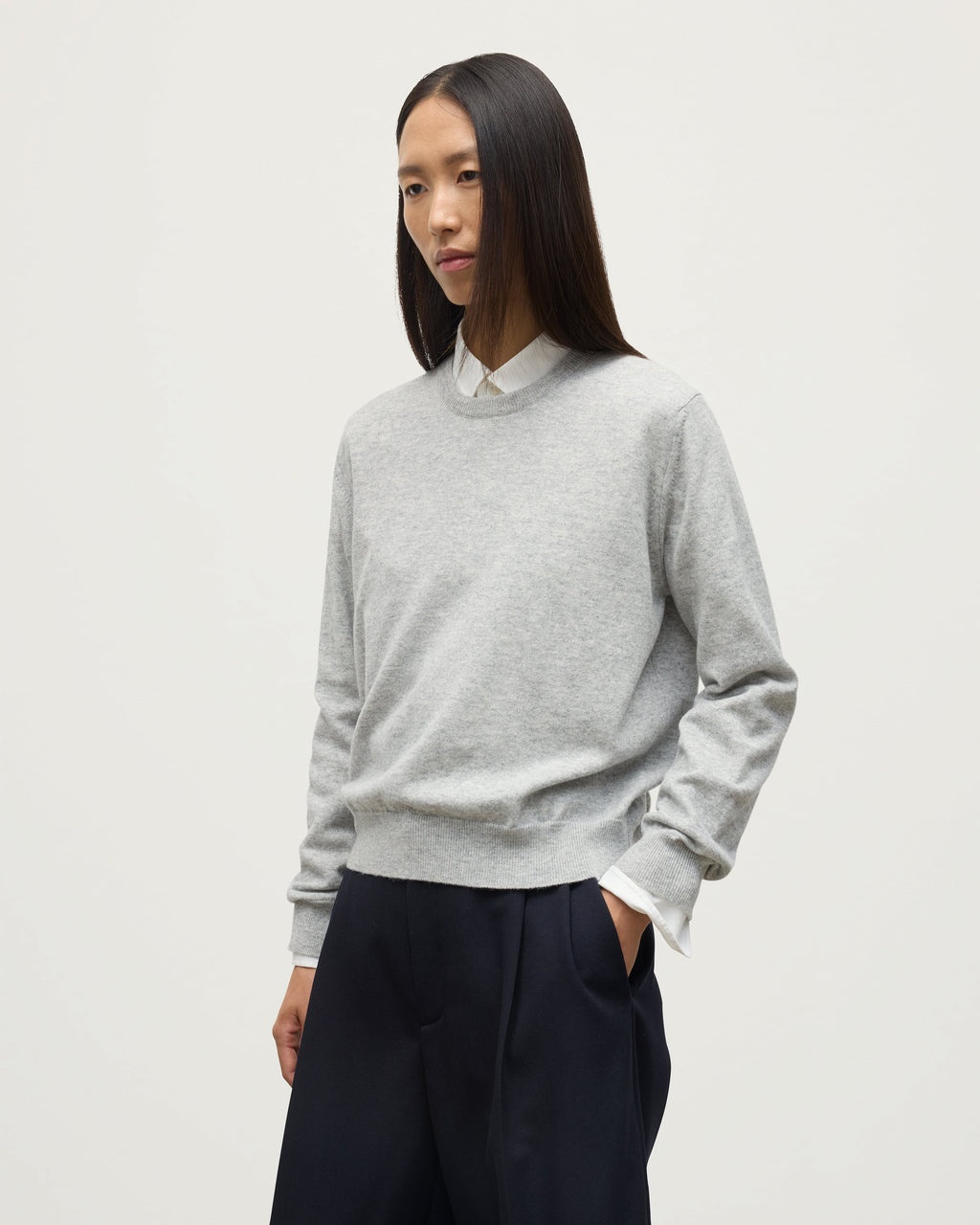 Johnstons of Elgin - Lunan Pale Grey Classic Cashmere Crew Jumper